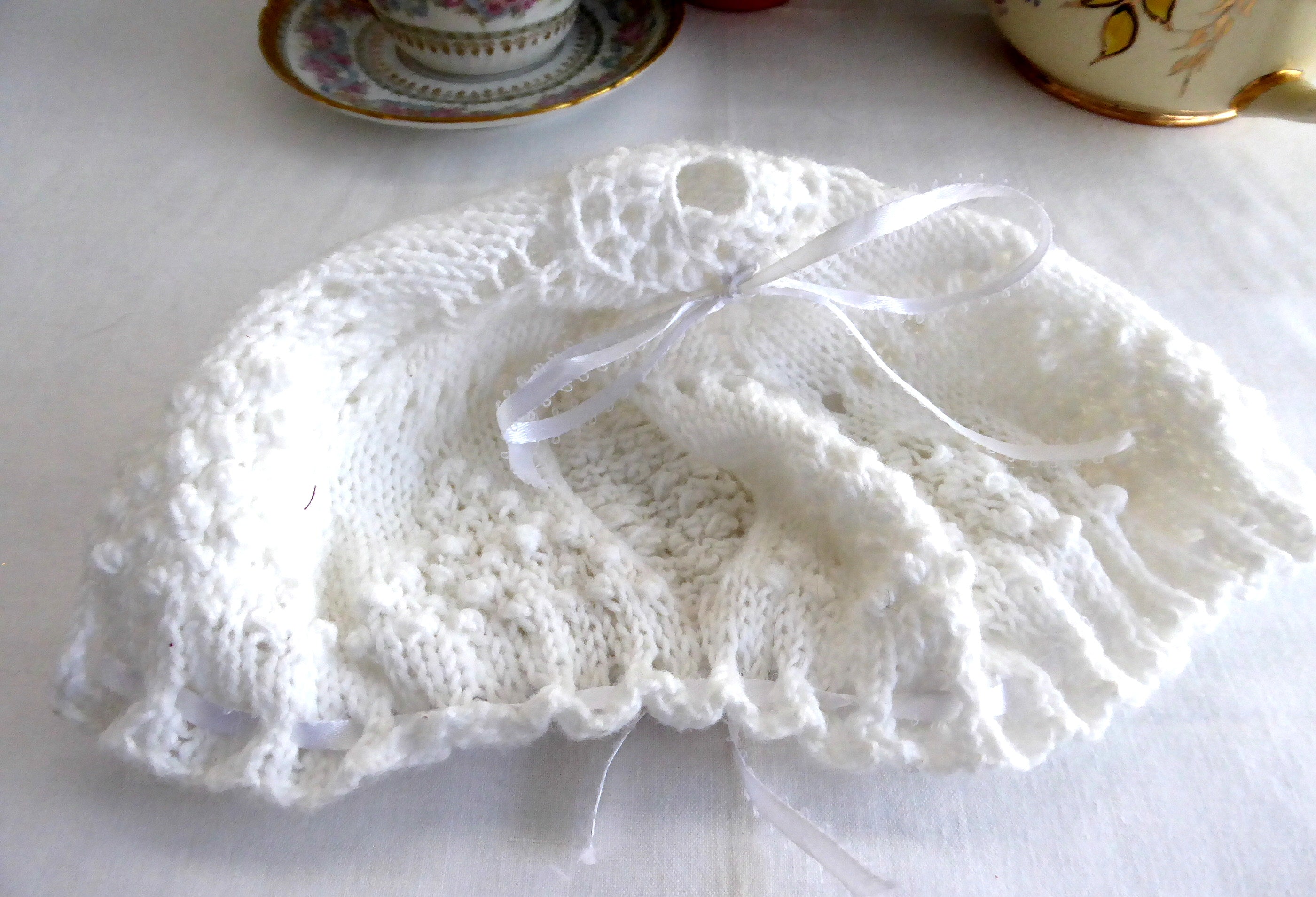 Hand Knit White Tea Cozy with Popcorn Stitch - Medium Stretchable Knitted Tea Pot Cover for English Breakfast, Herbal Tea & Coffee Makers - Perfect for Home, Office & Gift Giving