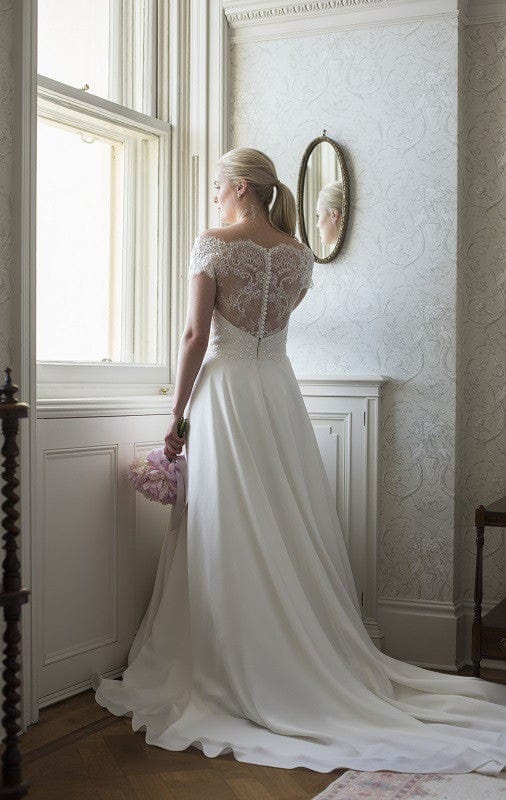 Augusta Jones Bronte Wedding Dress Size 16 - Elegant Plus Size Bridal Gown for Beach, Church & Formal Weddings