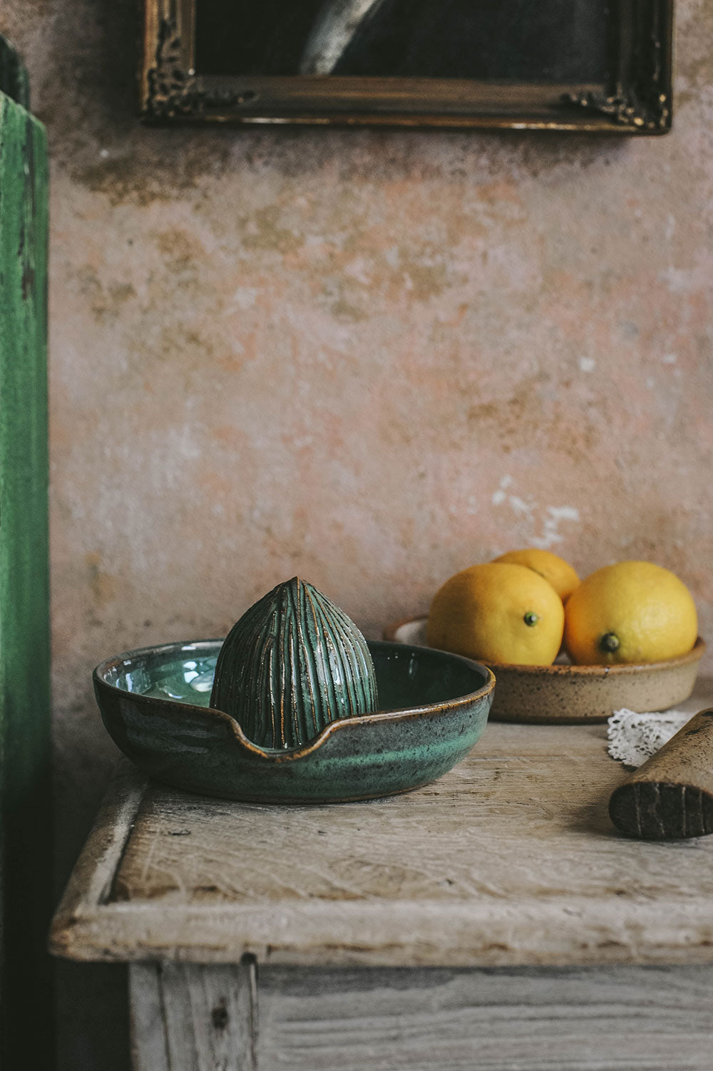 Premium Ceramic Citrus Juicer - Handmade Sage Green Lemon Squeezer for Fresh Orange, Lime & Grapefruit Juice - Perfect for Kitchen, Bar & Healthy Breakfast Prep