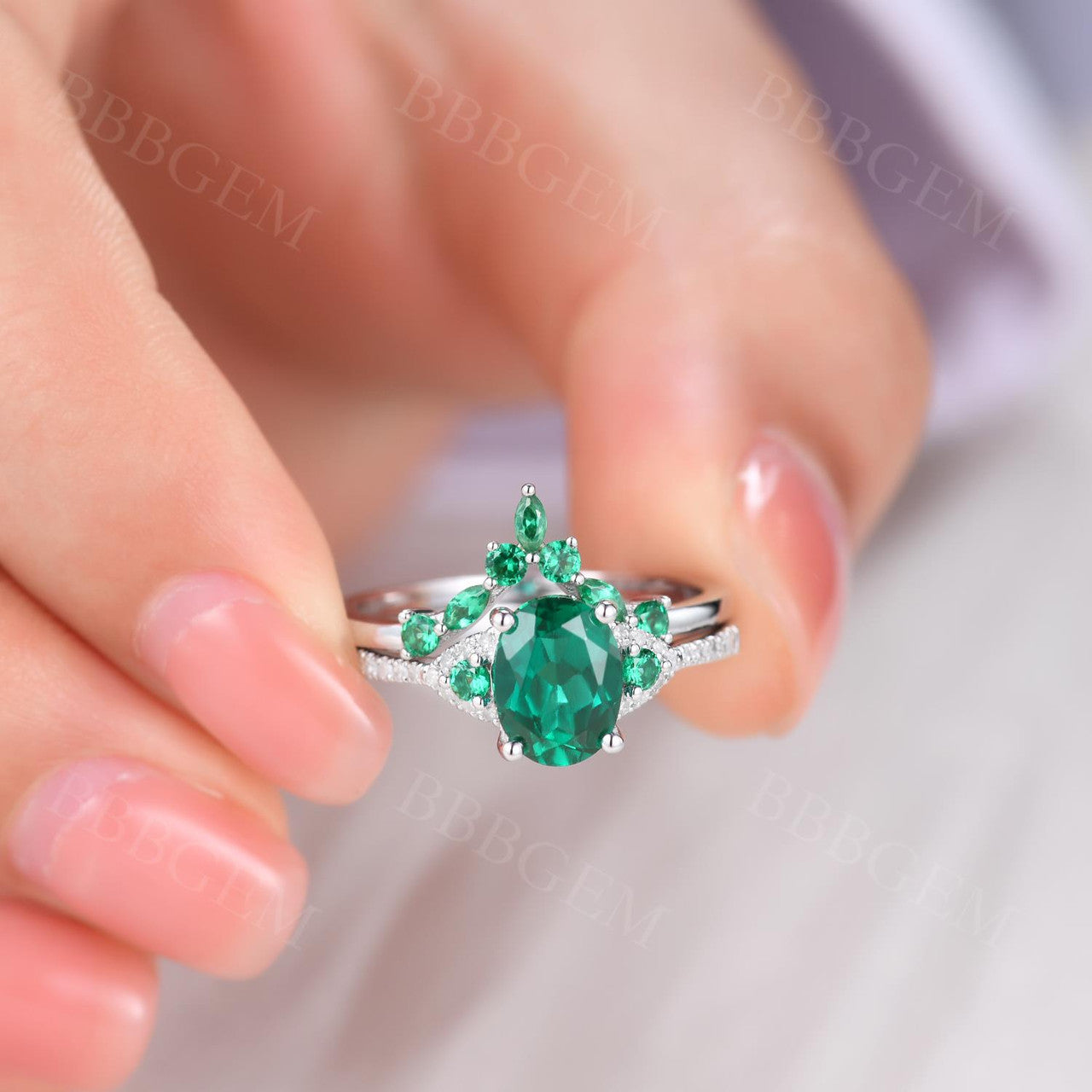 Vintage Oval Emerald Engagement Ring 1.2 Carat in White Gold - Elegant Women's Bridal Wedding Set for Proposal, Anniversary & Special Occasions