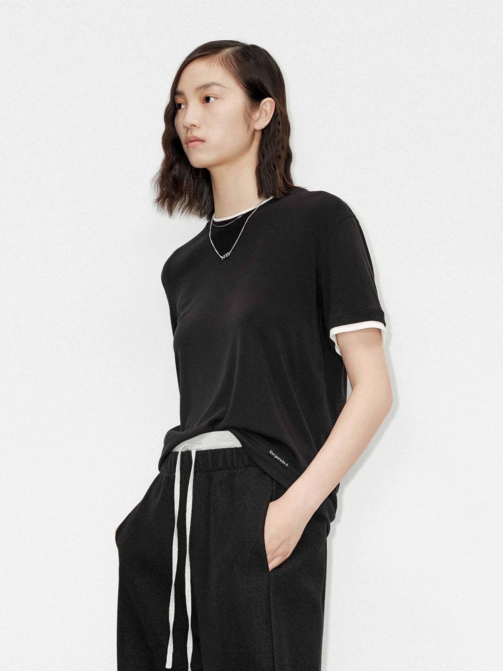 Stylish Contrast Trim Regular T-Shirt for Men & Women | Comfortable Casual Wear for Everyday Outfits & Layering