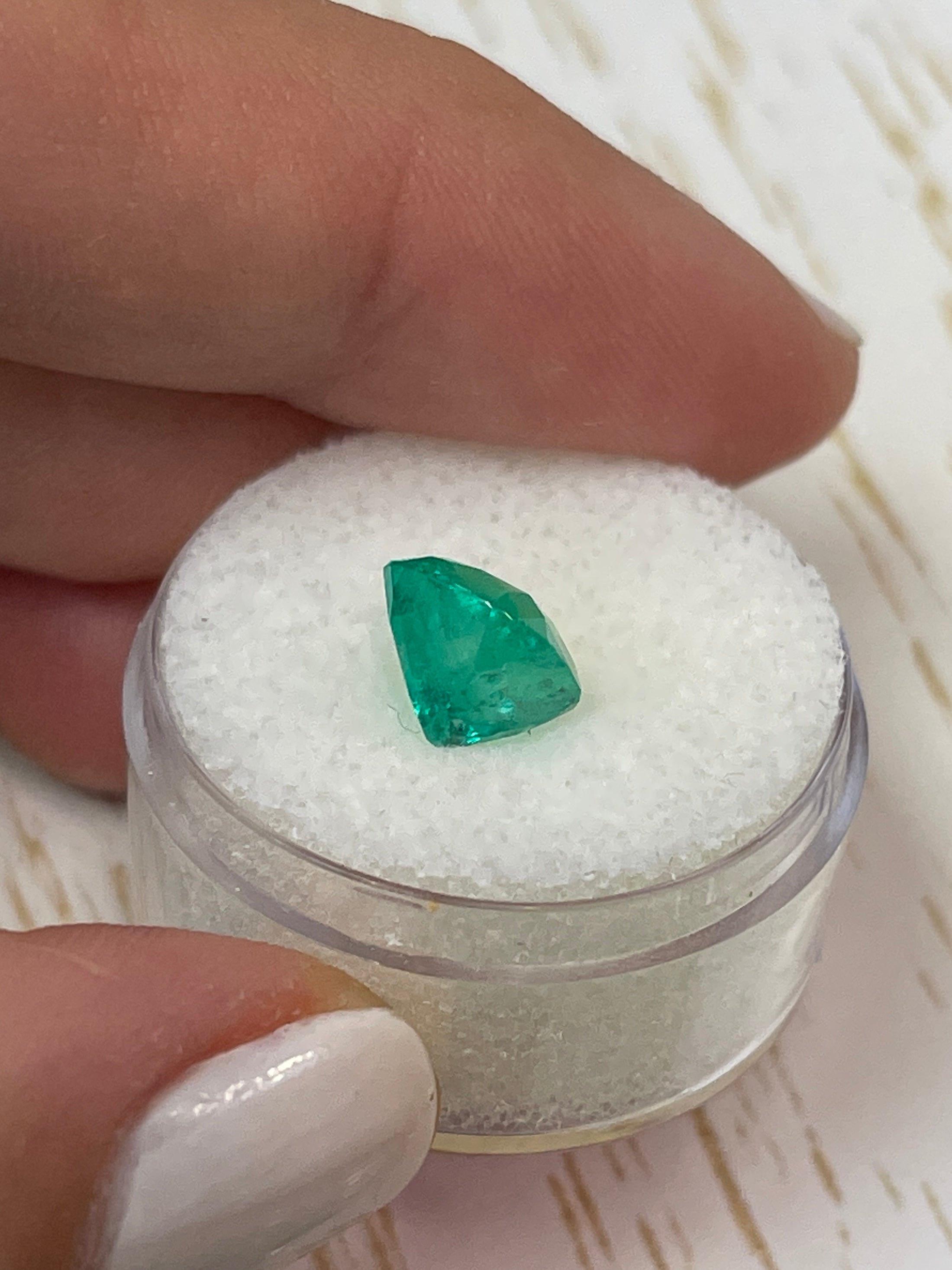 2.63 Carat Natural Colombian Emerald - 8.5x8.5mm Loose Cushion Cut Gemstone for Jewelry Making, Engagement Rings & Luxury Gifts
