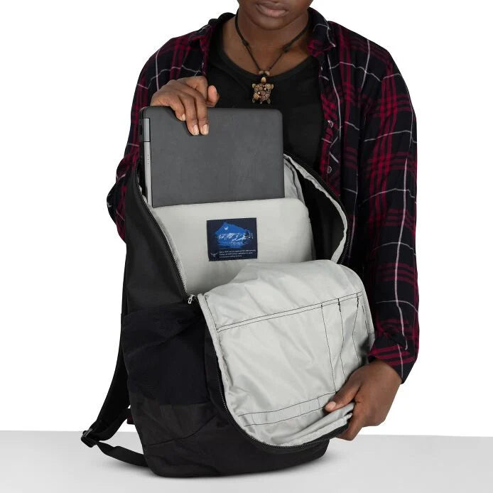 Osprey Astronova Backpack - Lightweight Hiking & Travel Daypack for Men & Women - Perfect for Outdoor Adventures, Camping & Daily Commute