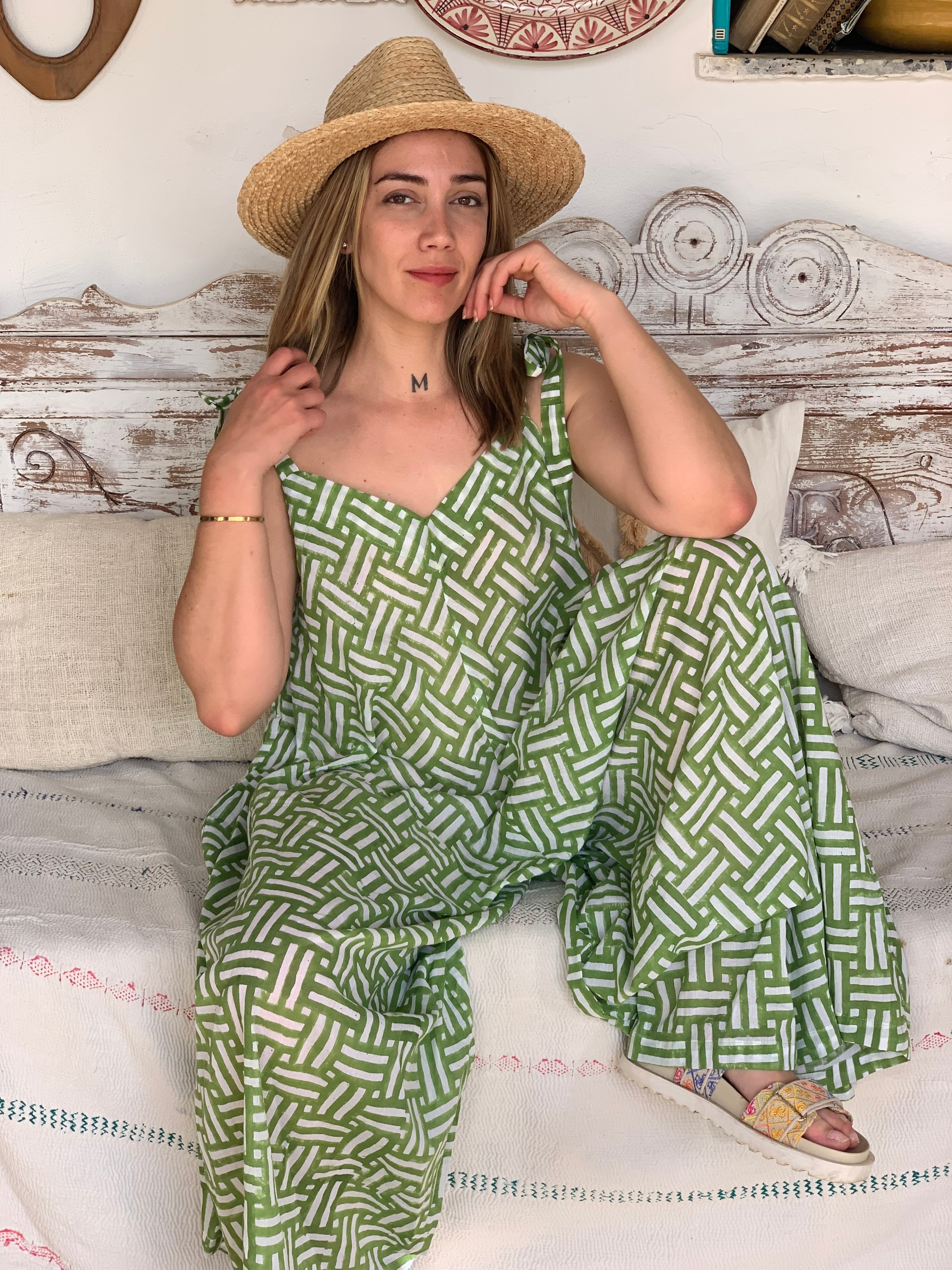 Women's Lightweight Green Jumpsuit for Summer - Casual Romper with Pockets, Perfect for Beach, Vacation & Outdoor Activities