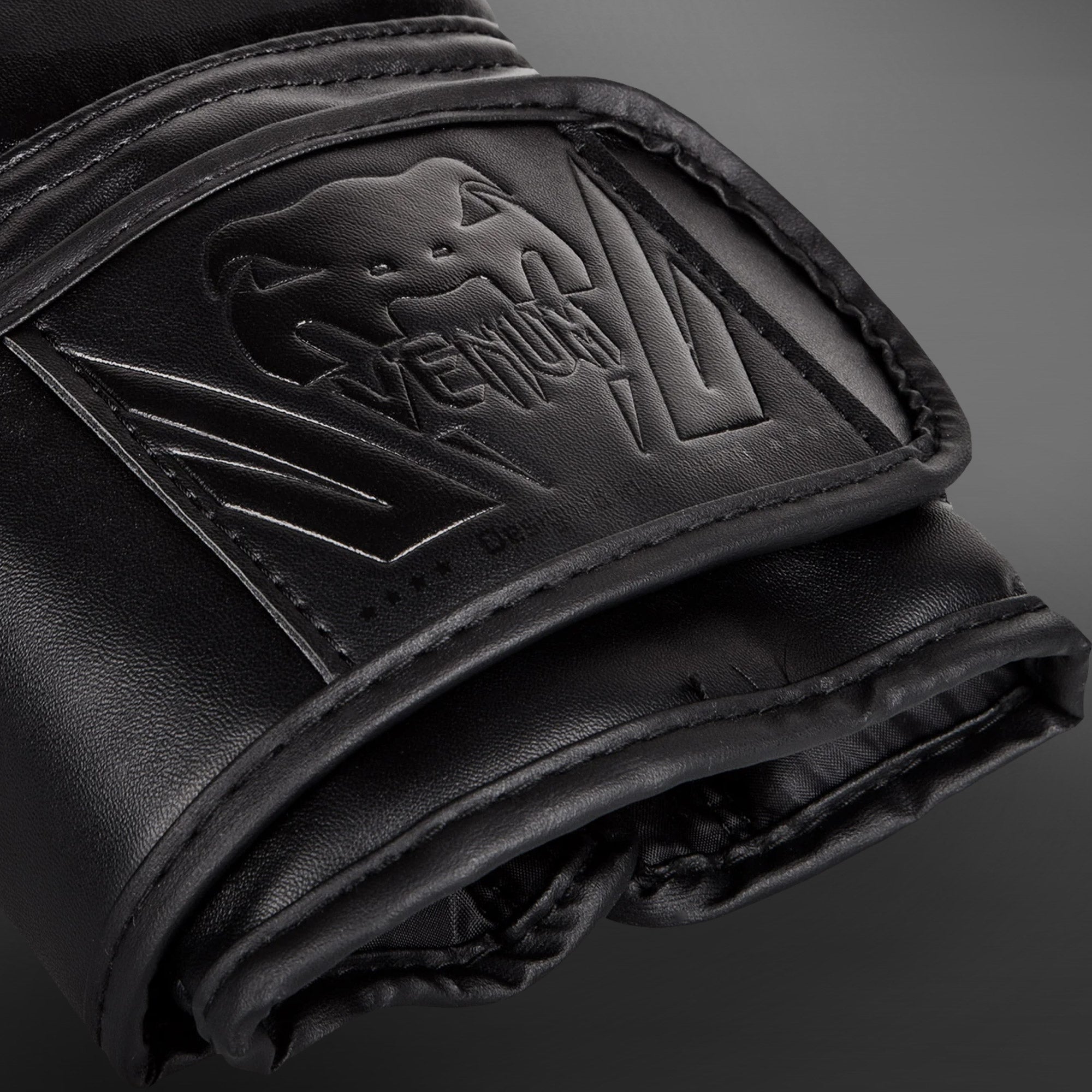Venum Challenger 2.0 Boxing Gloves - Premium MMA & Training Gloves for Men & Women - Black/Black - Perfect for Boxing, Kickboxing, MMA & Fitness Training