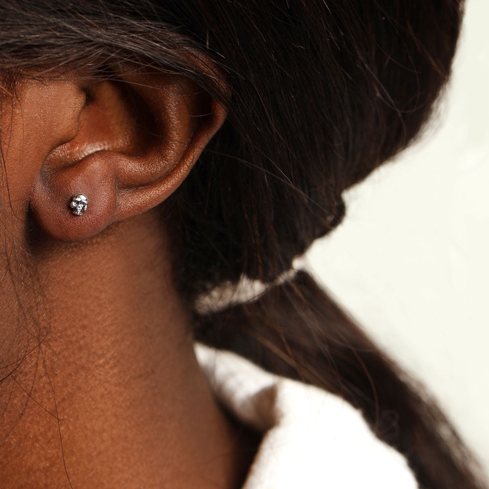 Gothic Tiny Skull Stud Earrings for Women - Punk Rock Spooky Jewelry for Halloween, Cosplay & Everyday Edgy Style