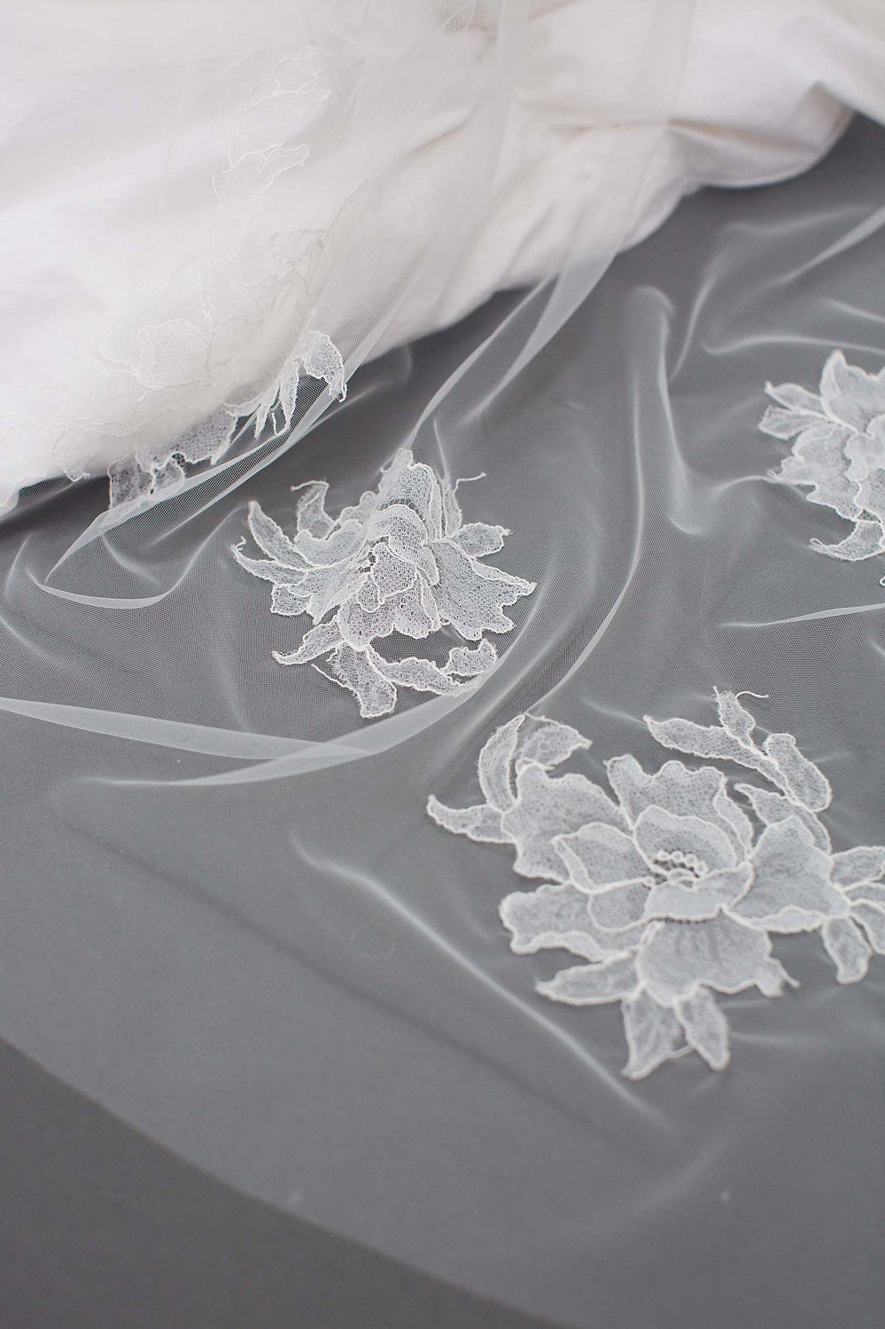 Elegant Floating Roses French Lace Wedding Veil in Ivory - Perfect for Bridal Ceremony & Romantic Photo Shoots