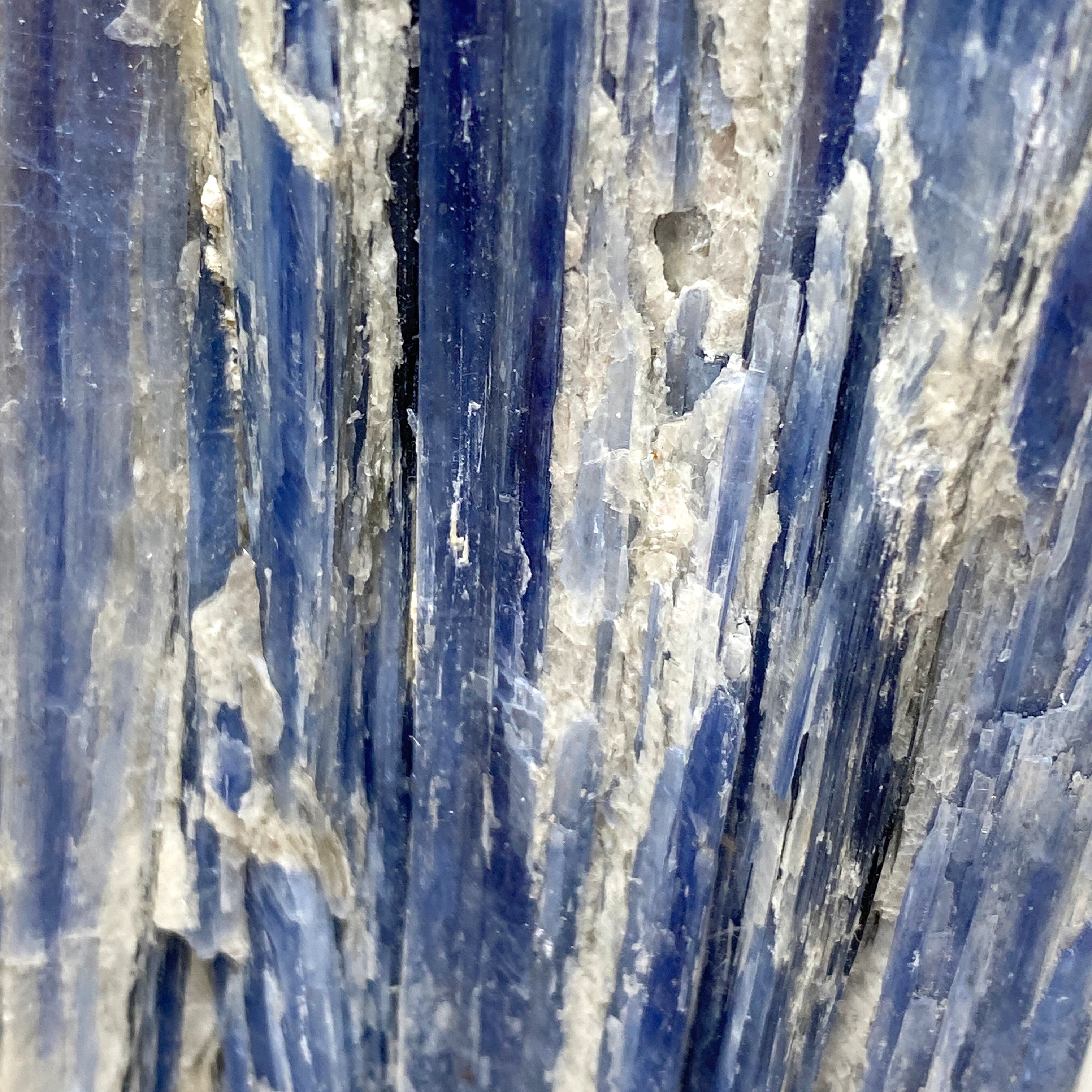Natural Blue Kyanite Crystal Stone - Healing Energy, Spiritual Growth & Chakra Balancing - Perfect for Meditation, Jewelry Making & Home Decor