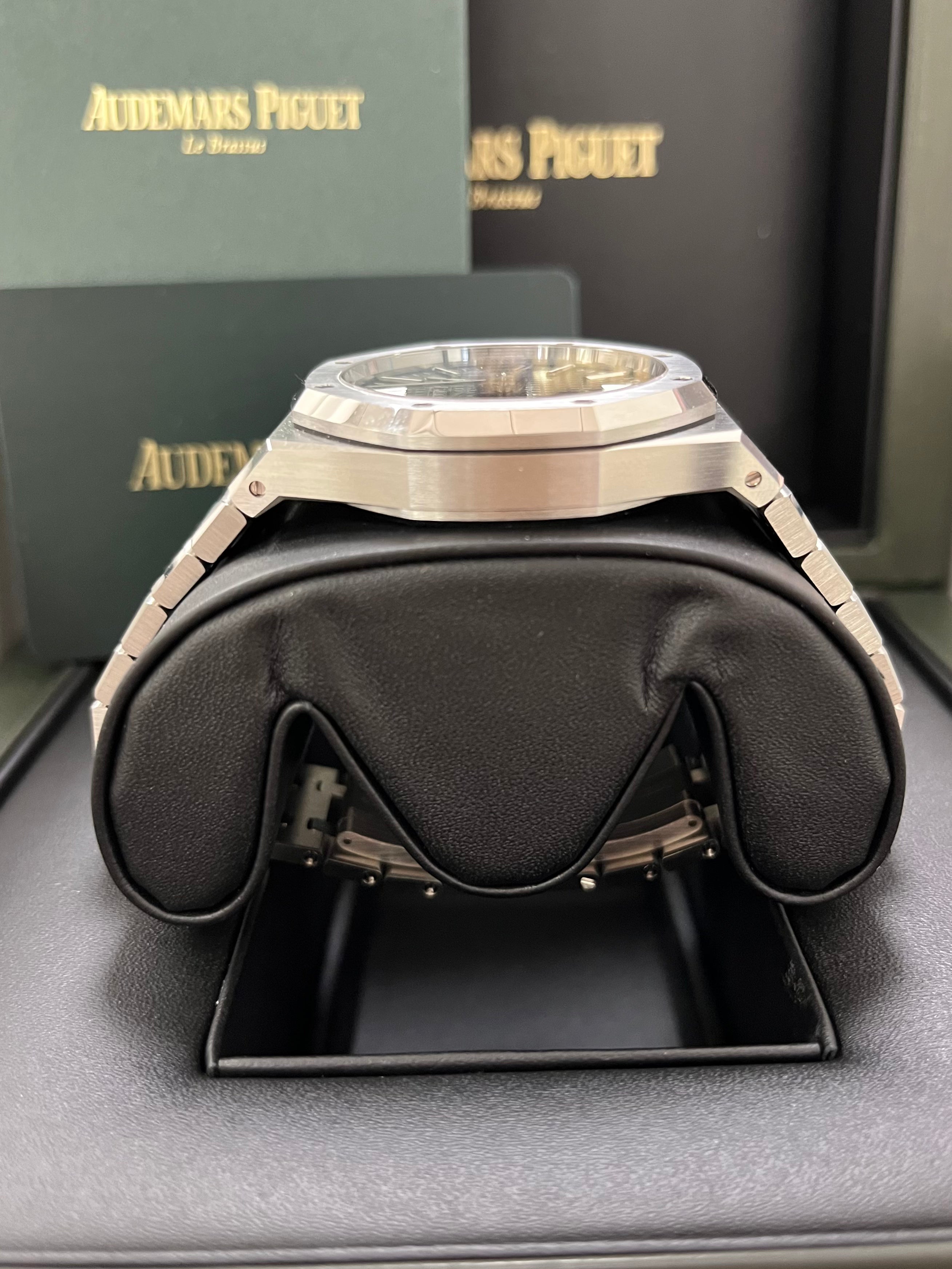 Audemars Piguet Royal Oak 15510ST.OO.1320ST.07 Automatic Men's Watch - Black Dial Stainless Steel Luxury Timepiece for Business, Gifting & Special Occasions