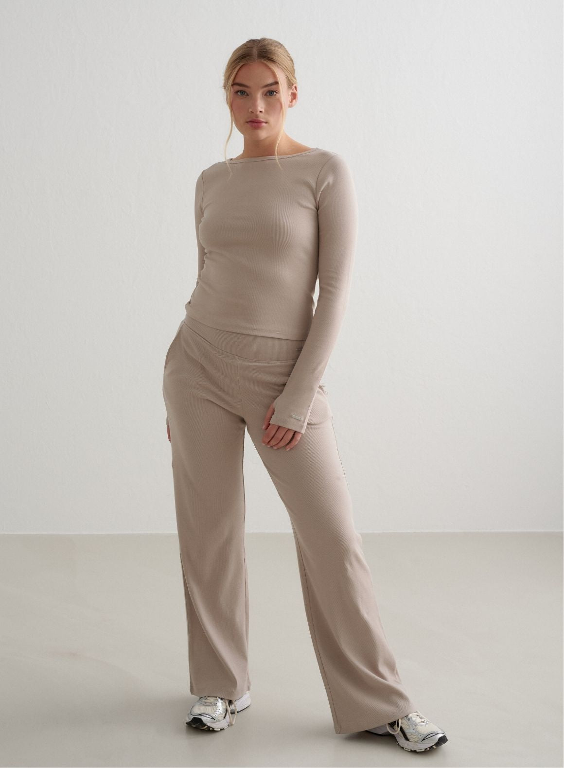 Dark Clay Ribbed Long Sleeve T-Shirt for Women - Soft Stretch Comfort Fit Casual & Layering Essential for Fall & Winter