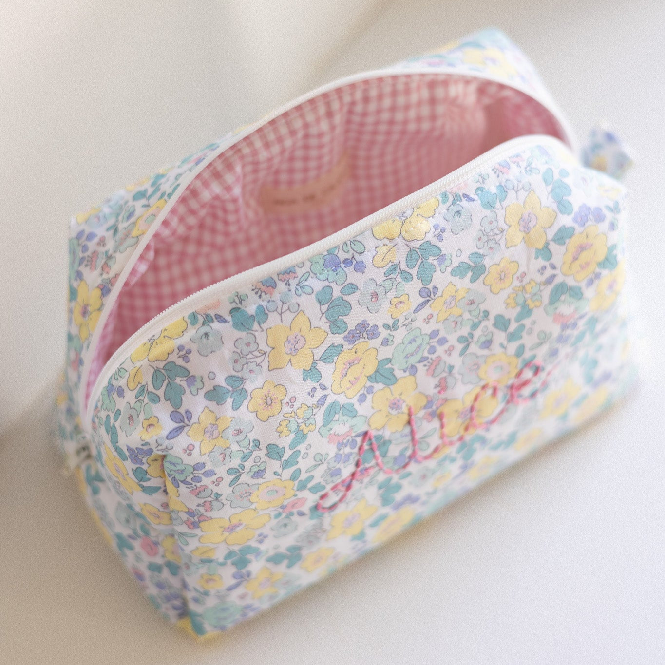 Waterproof Hanging Toiletry Bag with Summer Floral Print - Perfect for Travel, Gym, and Camping Essentials Organization