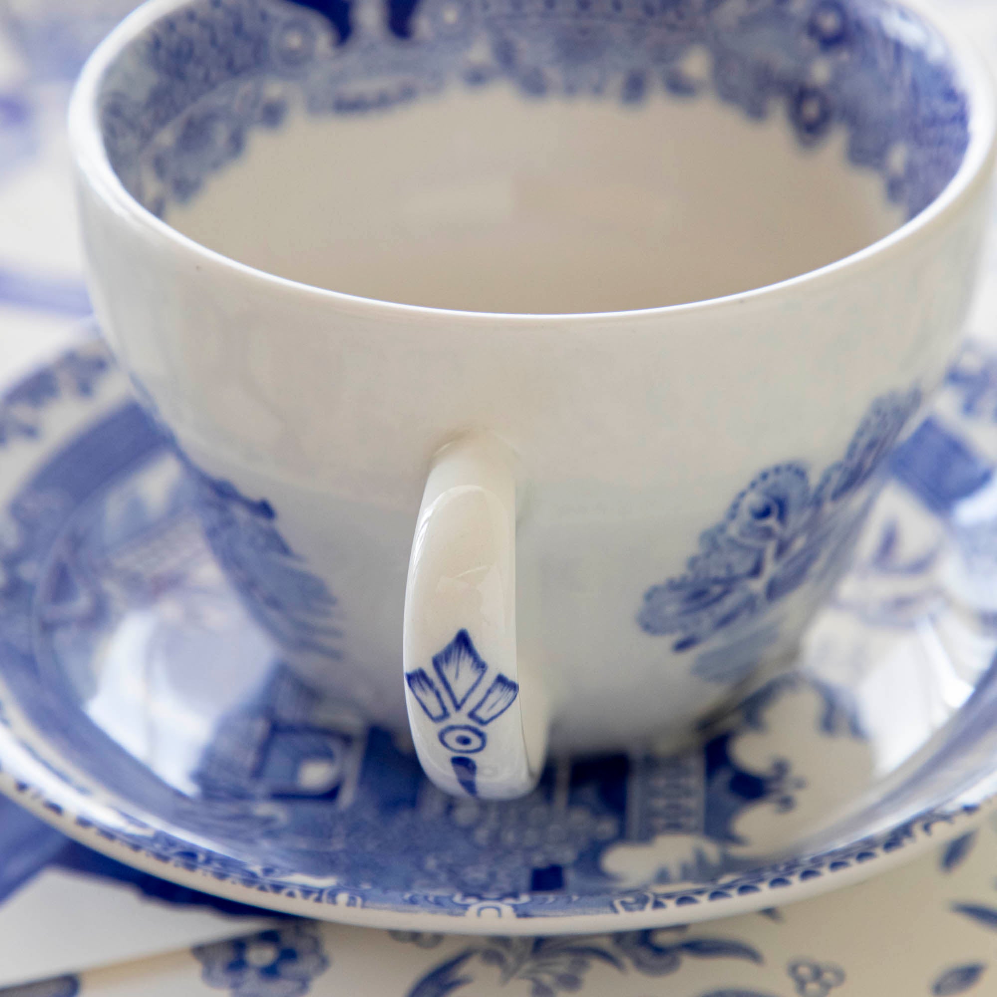 Blue Willow Dinnerware Set by Burleigh – Elegant English Bone China Plates, Bowls & Cups – Perfect for Formal Dining, Tea Parties & Home Decor