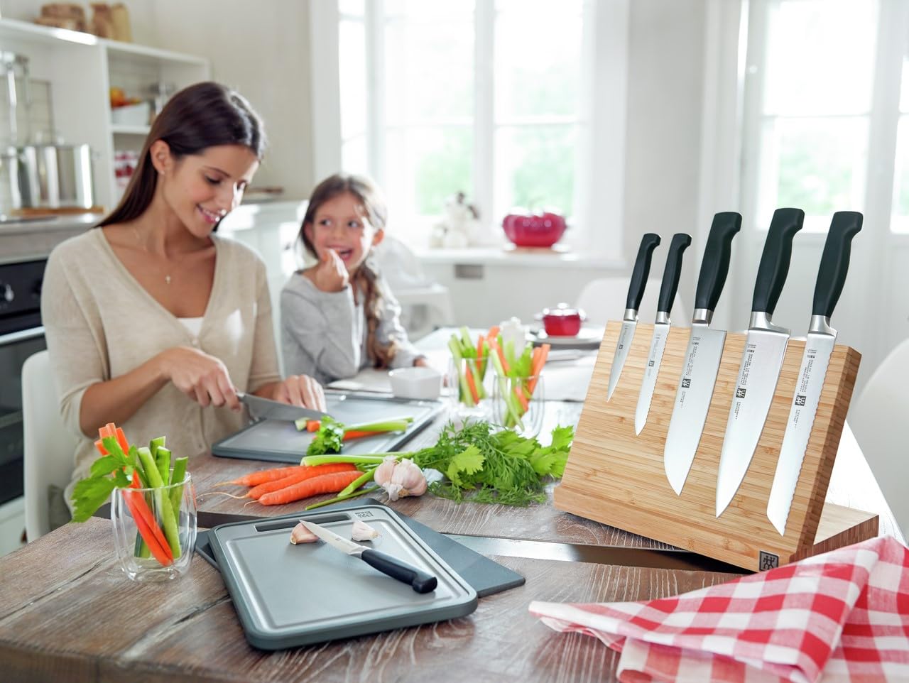 ZWILLING Magnetic Knife Block - Premium Bamboo Knife Holder for Kitchen Countertop - Perfect for Storing Chef Knives, Steak Knives & Kitchen Cutlery (Great for Home Chefs & Professional Kitchens)