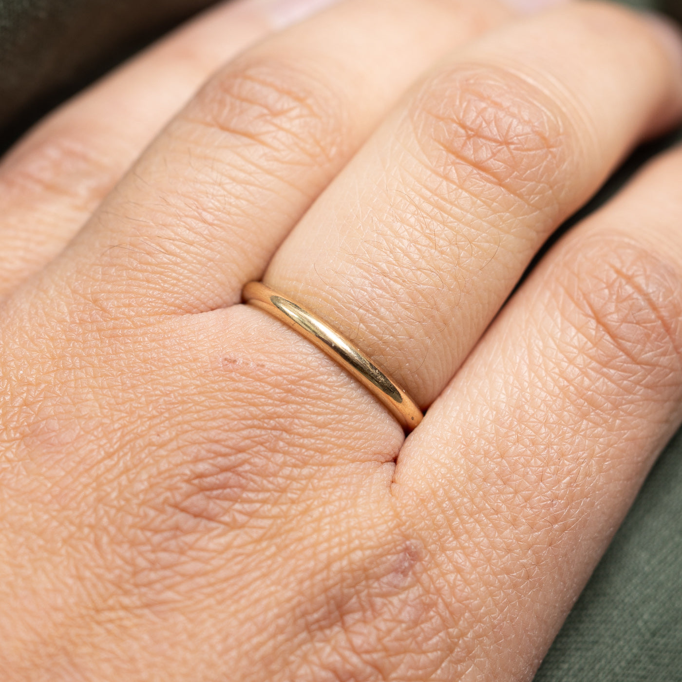 10K Yellow Gold Wedding Band for Women - 2.3mm Thin Comfort Fit Ring Size 8 - Perfect for Anniversary, Engagement & Everyday Jewelry