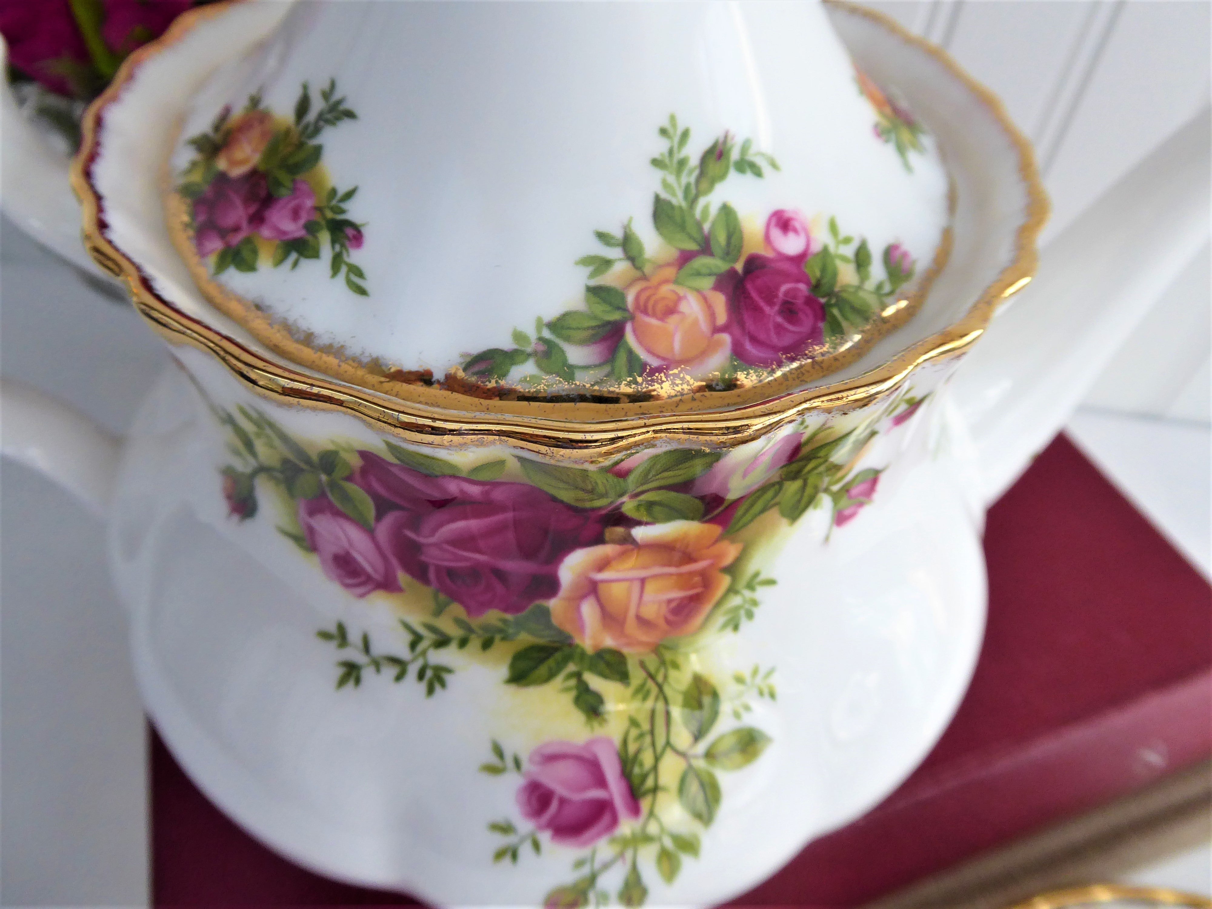 Royal Albert Old Country Roses Teapot 26oz - English Bone China Teapot (1974-1992) | Perfect for Afternoon Tea, Bridal Showers & Vintage Collectors