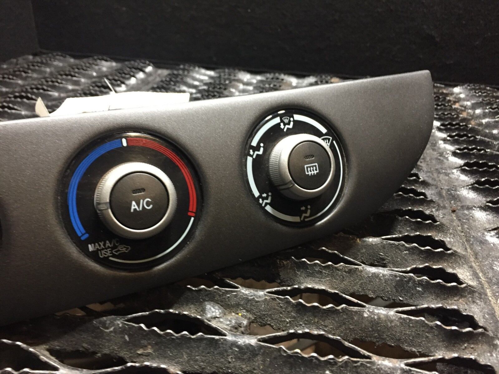 2002-2006 Toyota Camry AC Heater Climate Control Temperature Knob OEM #34 82k - Perfect for Car Interior Upgrades & Climate System Repairs
