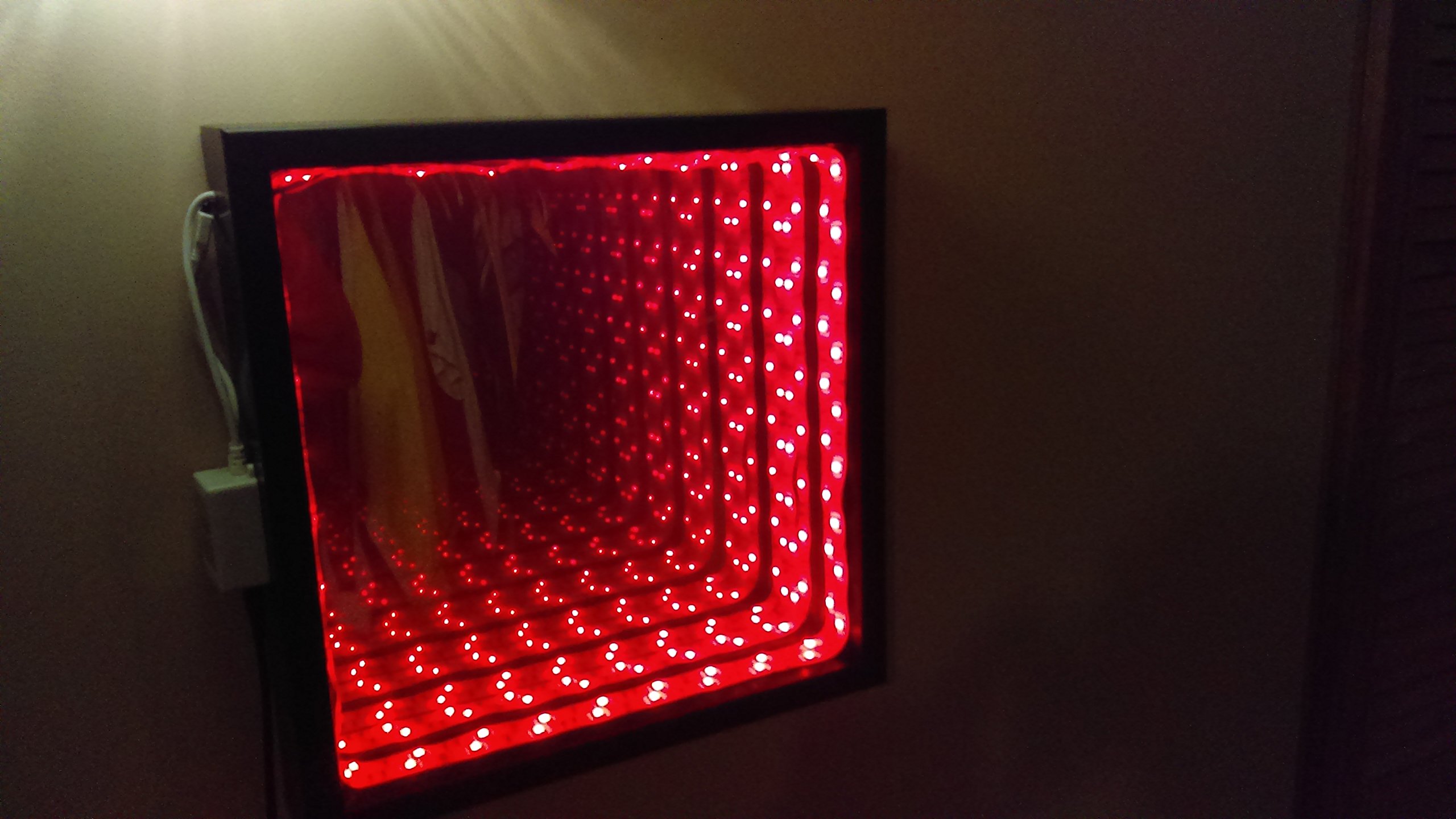 Infinity Mirror LED Night Light - Modern Home Decor for Bedroom, Living Room & Office - Create a Stunning Visual Effect with Endless Reflections