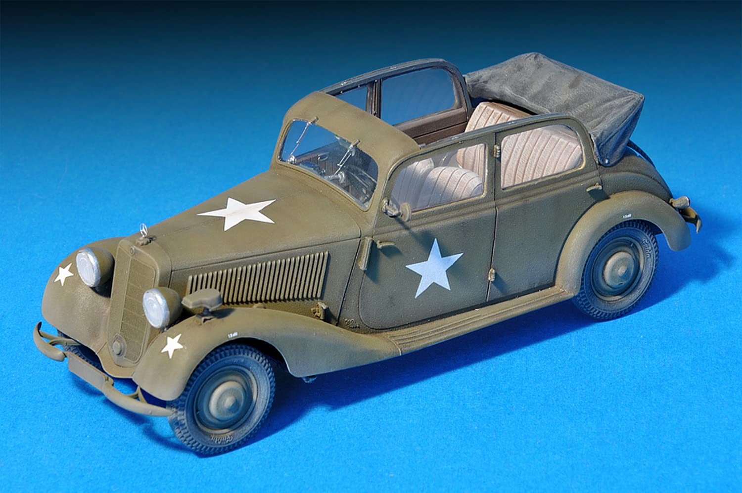 1:35 Scale German Staff Car 170V Plastic Model Kit - WWII Military Vehicle for Collectors & Hobbyists - Perfect for Dioramas, Historical Displays & Model Building Projects