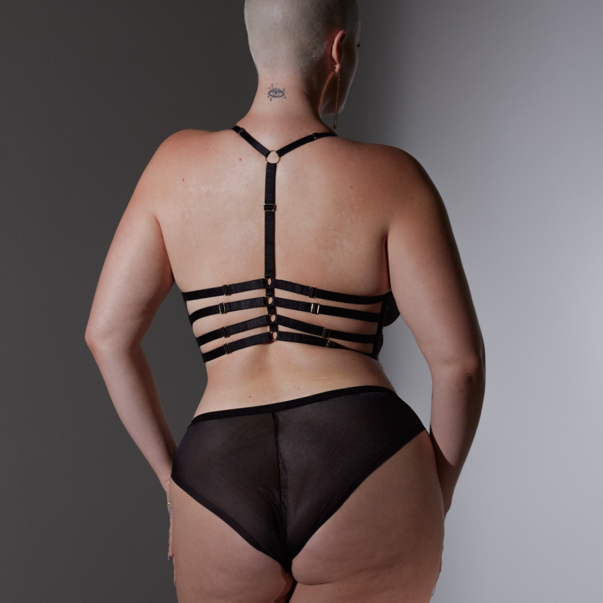 Cirsi Wireless Bralette - Comfortable Seamless Black Sports Bra for Yoga, Workout & Lounge Wear