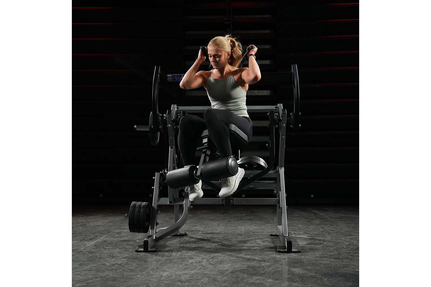 Hammer Strength Plate Loaded Abdominal Oblique Crunch Machine - Gym Equipment for Core Workouts & Strength Training - Perfect for Home & Commercial Fitness Centers