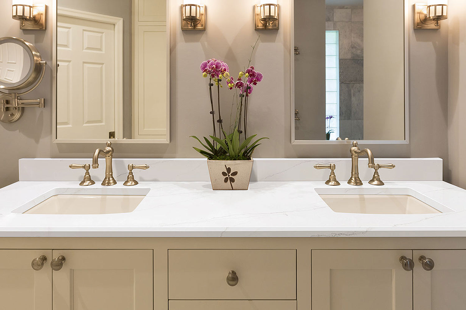 Luxury Corsica Pearl Calacatta Ivy Quartz Countertop Slab - Premium White Marble Look for Kitchen & Bathroom Renovations