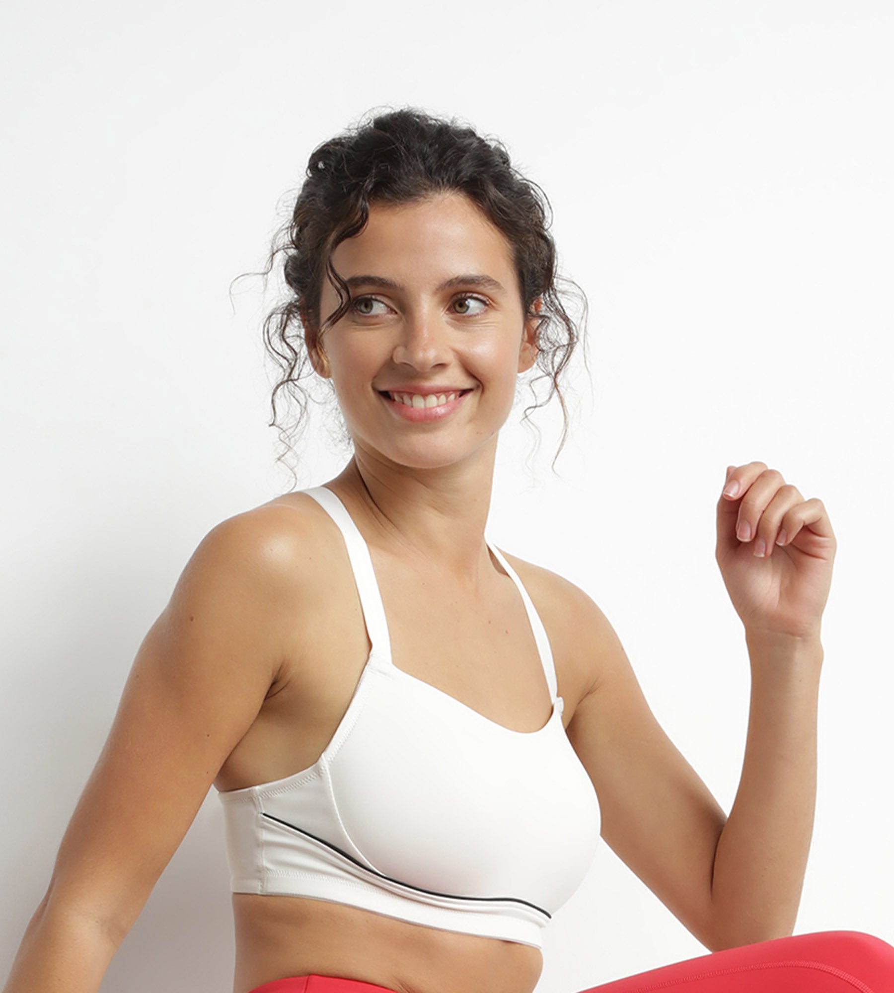 Dim Move Sculpting Sports Bra in Breathable Microfiber - Écru Color for Yoga, Running & Gym Workouts