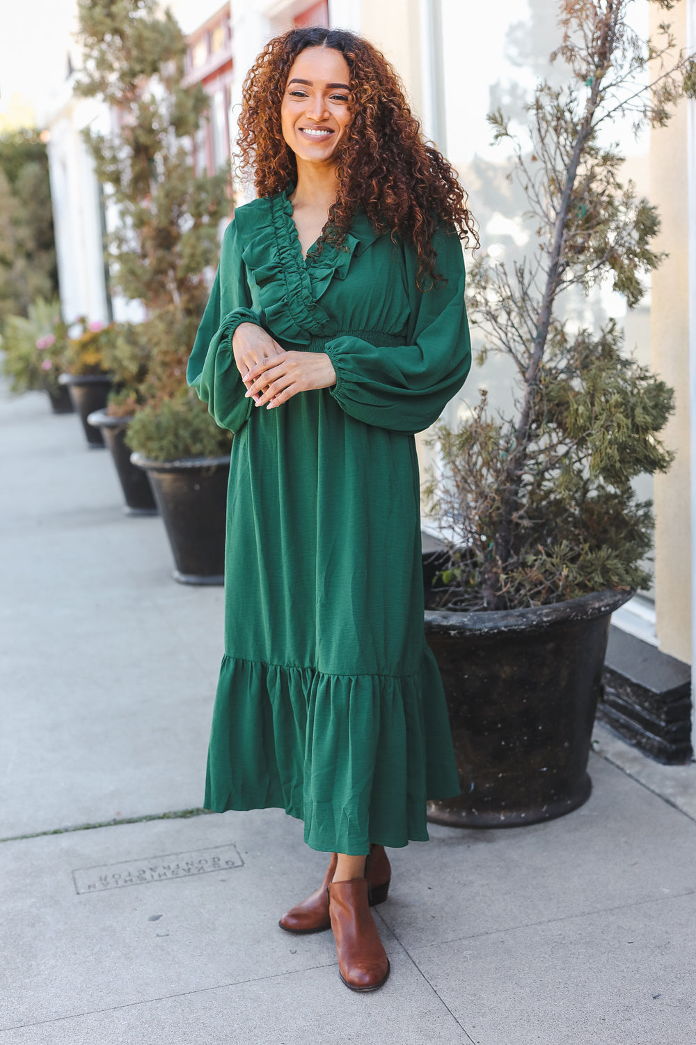 Holiday Green Overlap Ruffle V-Neck Midi Dress for Women - Elegant Party & Cocktail Attire for Christmas, New Year & Special Occasions