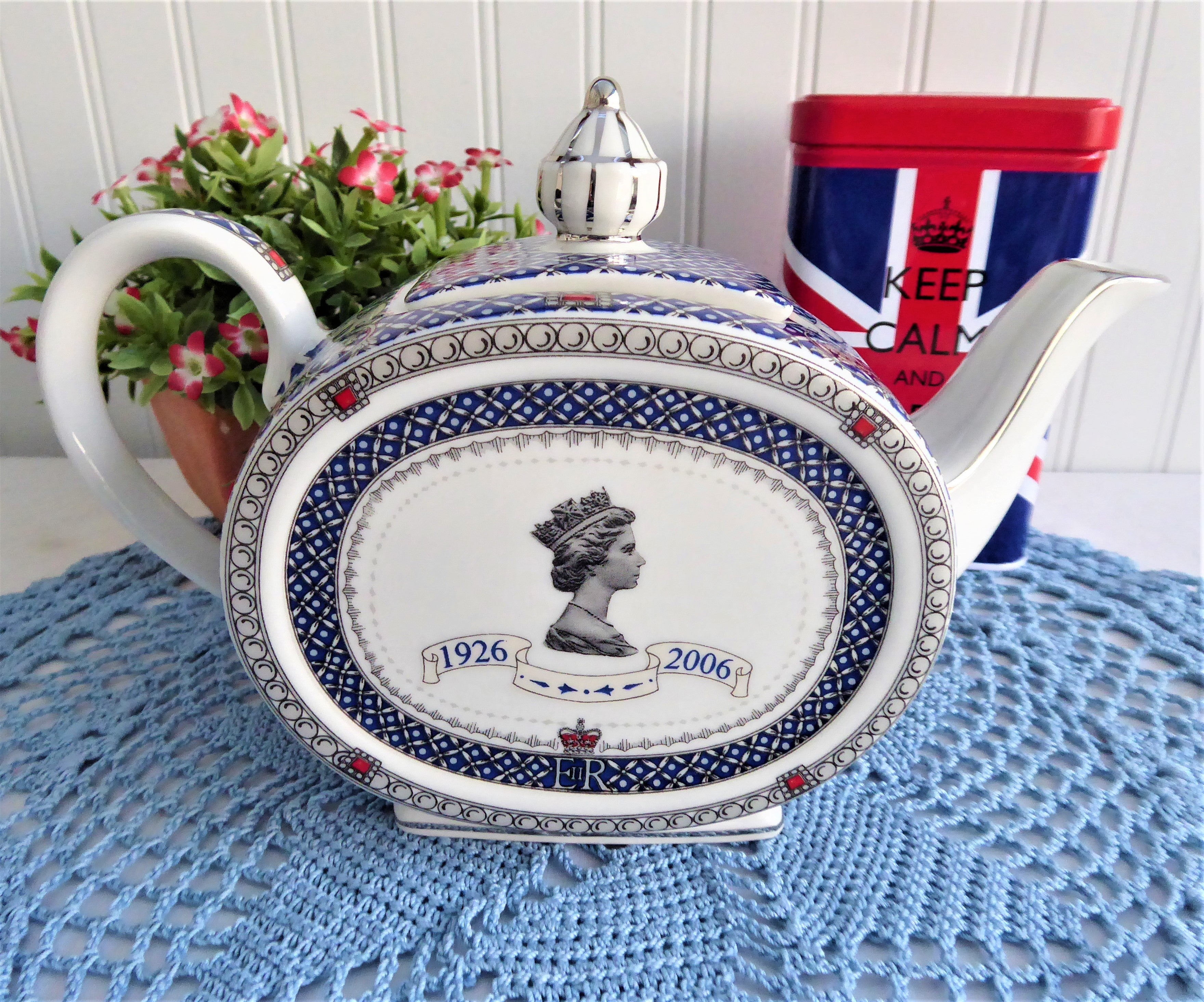 Sadler Teapot Queen Elizabeth 80th Birthday Commemorative 2006 Limited Edition - Blue, White & Platinum Gift Box - Perfect for Royal Collectors & Tea Lovers