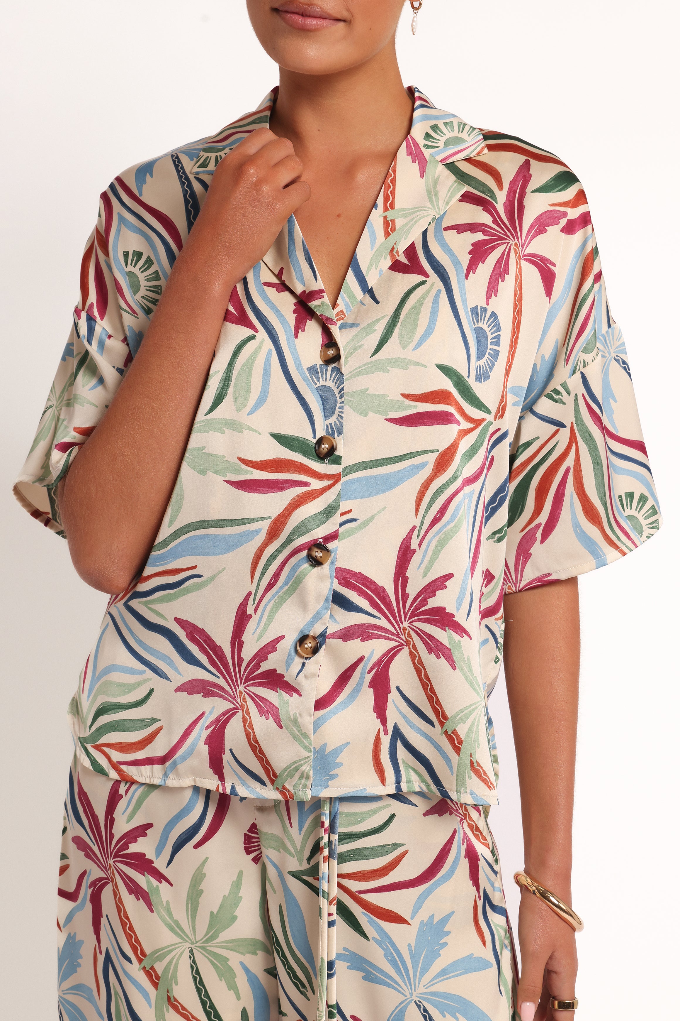Illoura Men's Short Sleeve Casual Shirt - Breathable Cotton Tahitian Tide Blue Button Down for Summer Beach Vacation & Outdoor Activities