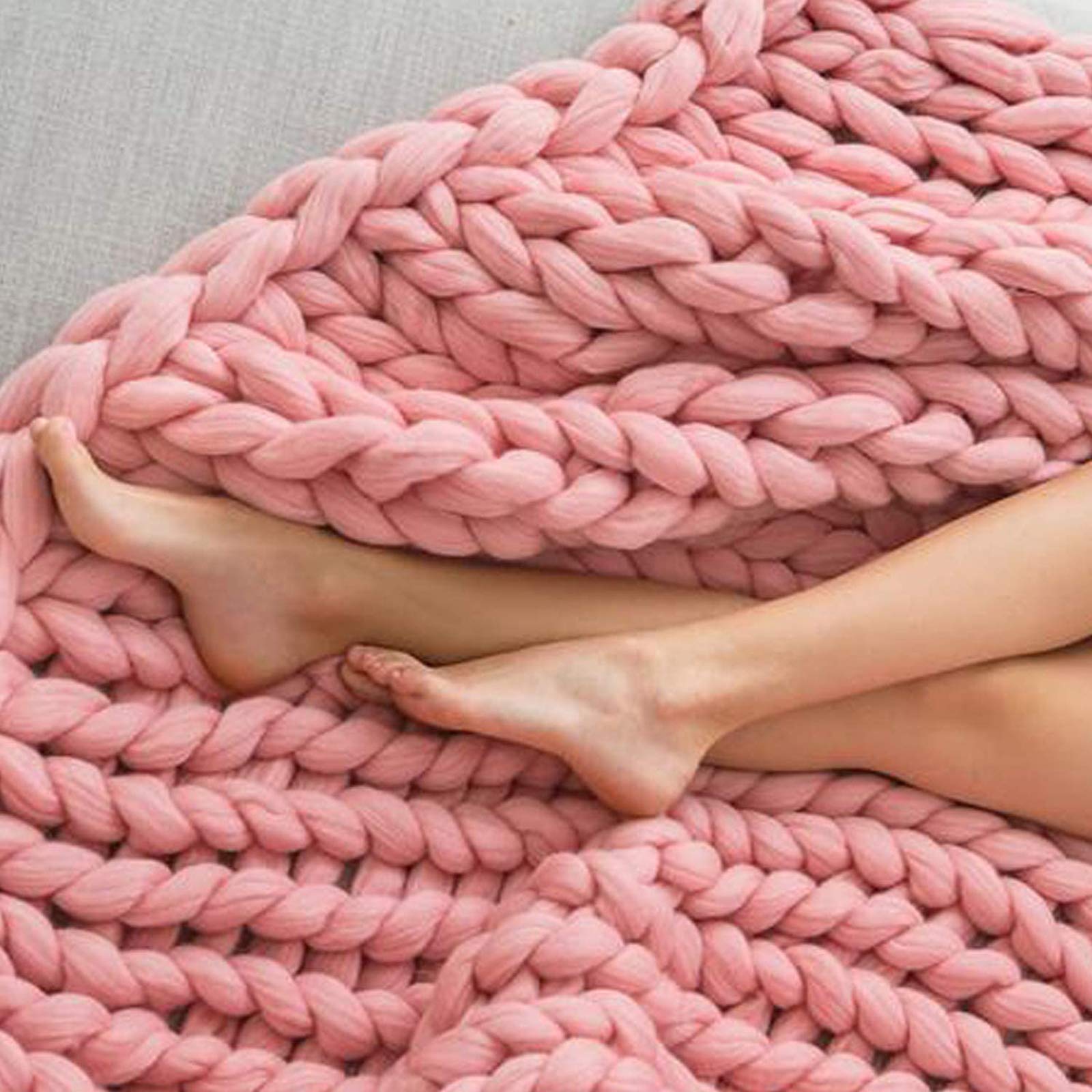 Handmade Chunky Knit Blanket - Super Soft Oversized Knitted Throw for Bedroom, Couch & Pet Bed - Cozy Weighted Blanket for Relaxation & Home Decor (White)
