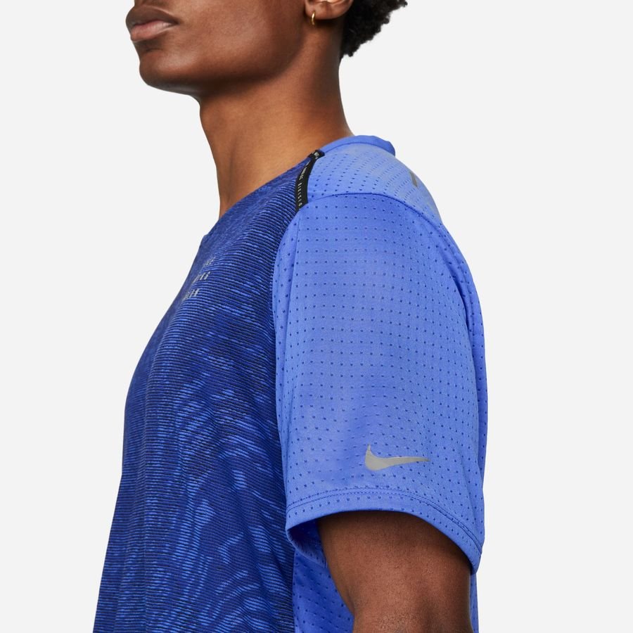 Nike Dri-FIT Running T-Shirt for Men - Moisture-Wicking, Breathable & Lightweight Workout Shirt - Ideal for Jogging, Gym & Outdoor Sports