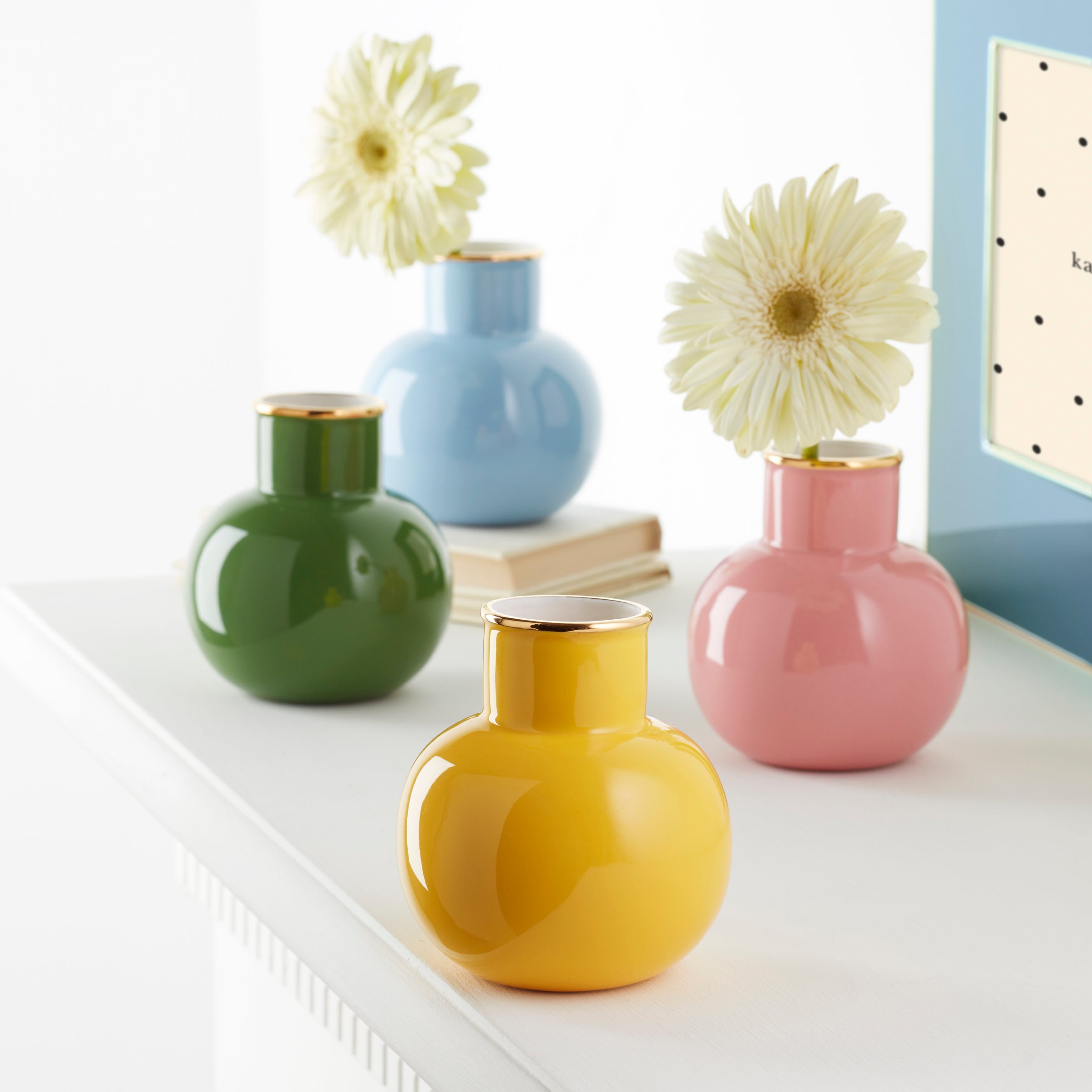 Stylish Small Green Vase for Home Decor - Perfect for Fresh Flowers, Centerpieces & Modern Interior Design
