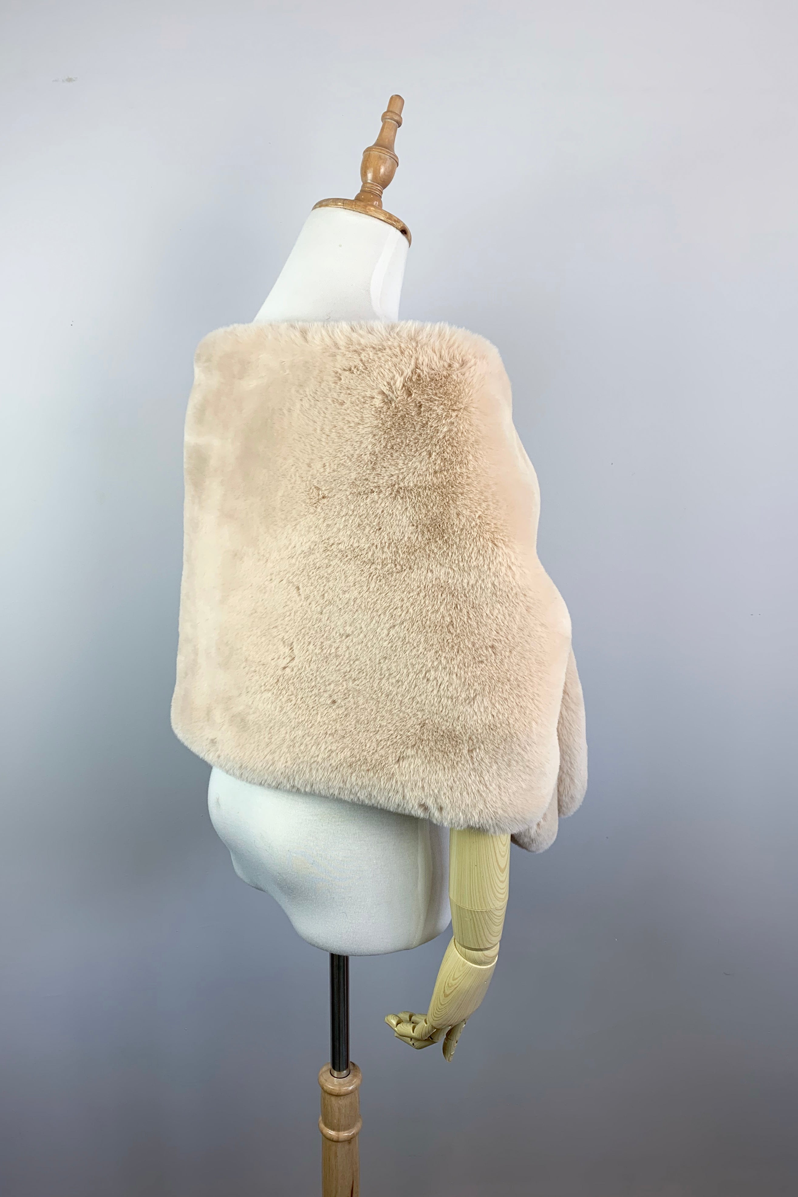 Elegant Champagne Faux Fur Bridal Cape - Audrey Cha05 Style for Winter Weddings & Photoshoots