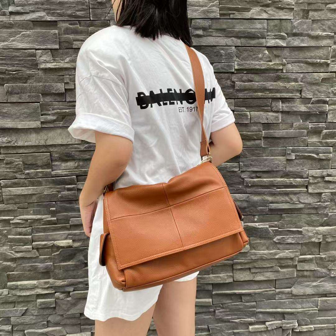 Premium Italian Leather Messenger Bag for Men & Women - Stylish & Durable Crossbody Bag for Work, Travel & Everyday Use