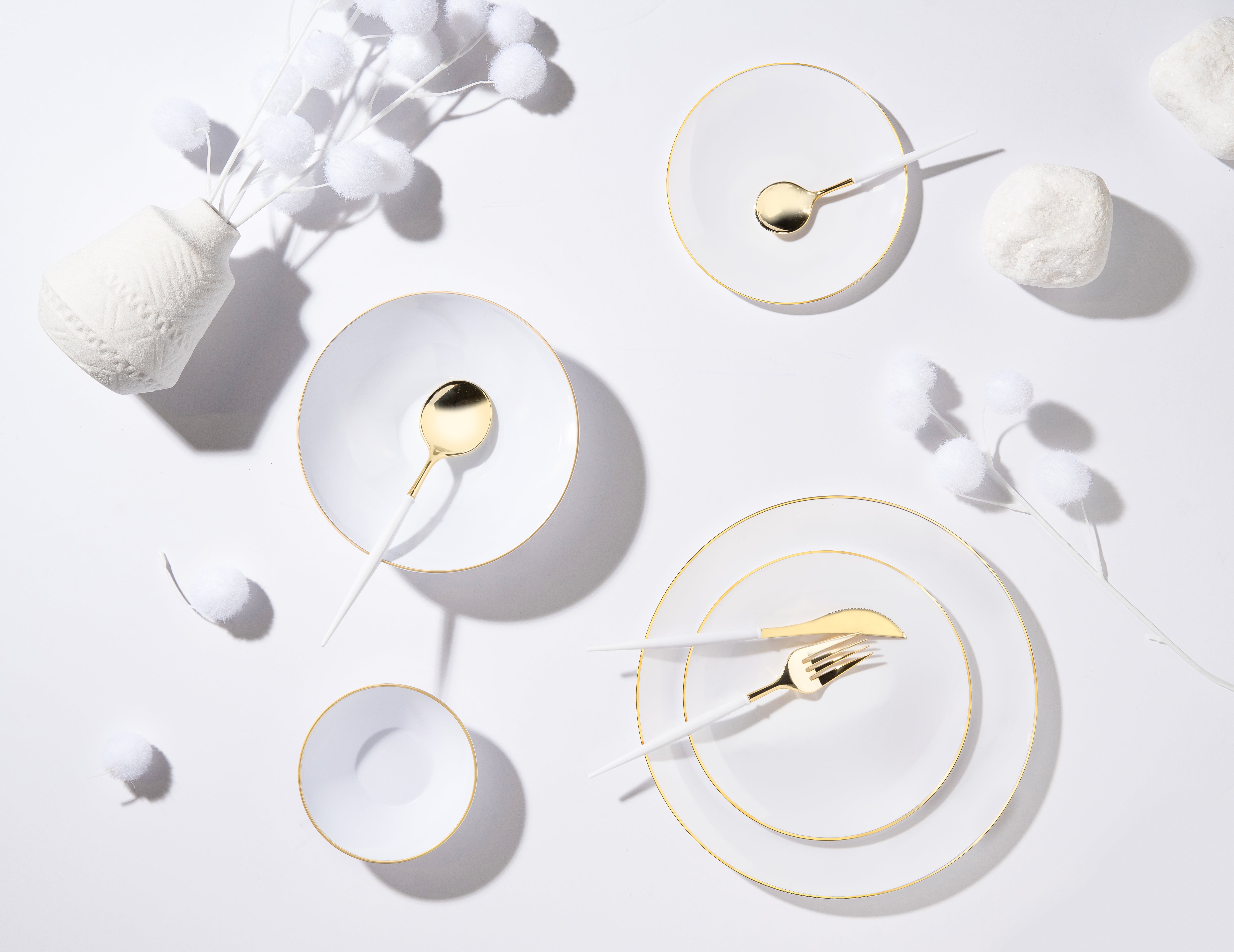 White and Gold Plastic Party Bundle - Eco-Friendly Disposable Tableware Set for Birthday, Wedding & Holiday Celebrations - Perfect for Outdoor Picnics, BBQs and Festive Gatherings