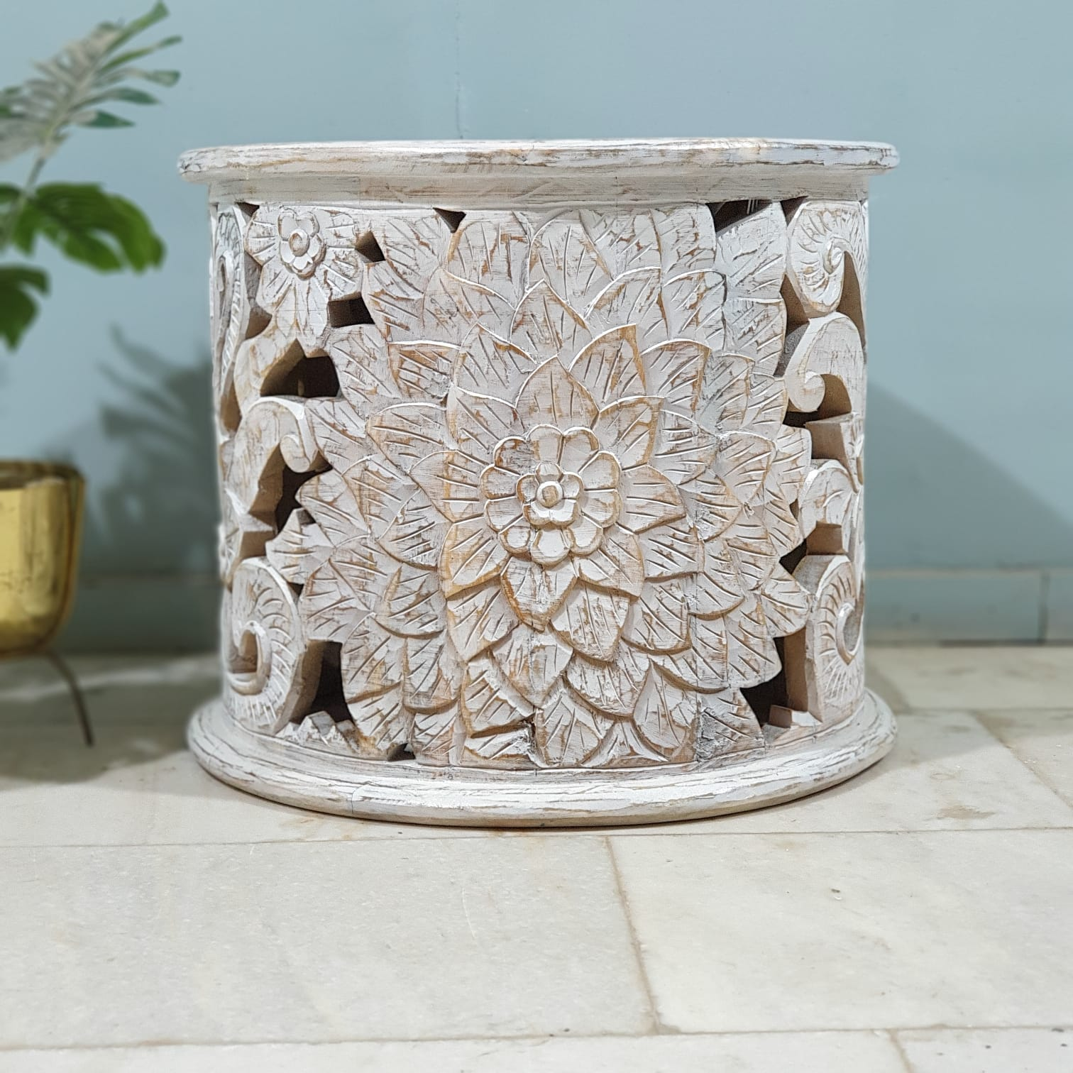 Hand Carved Indian Mango Wood Round Coffee Table 60X60X50CM - Rustic Boho Living Room Centerpiece for Home Decor & Cozy Gatherings