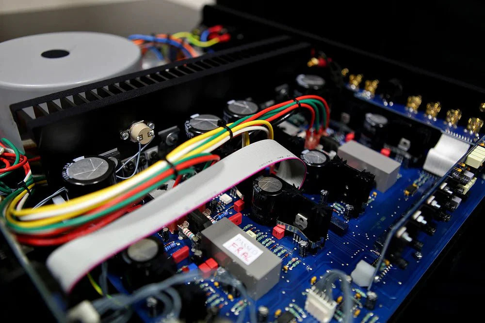 Audia Flight Three S Stereo Integrated Amplifier - High-End Audio System for Home Theater & Music Listening | Perfect for Audiophiles & Hi-Fi Enthusiasts