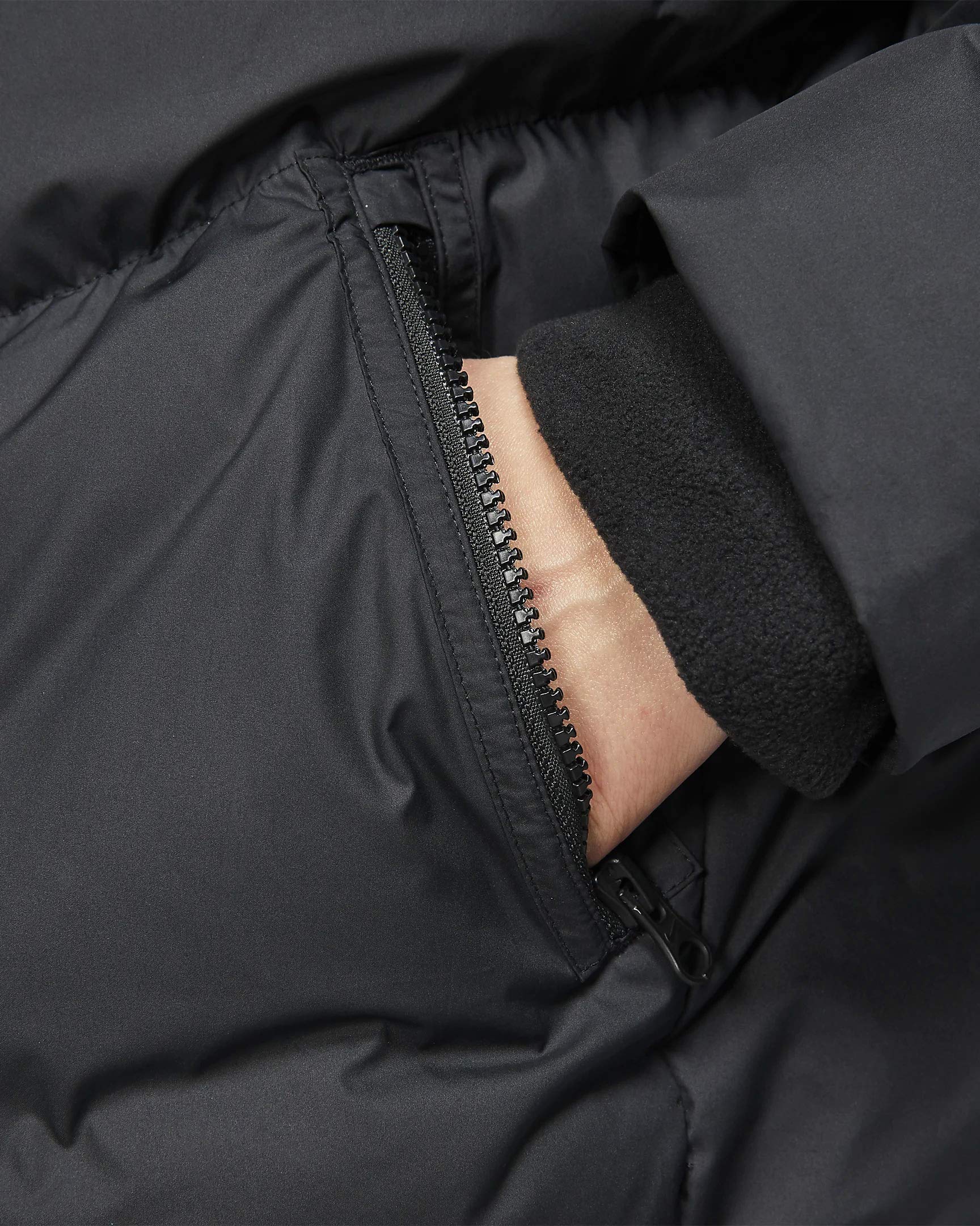 Nike Women's NSW Synthetic Fill Jacket - Black/White, Size XL | Water-Resistant Winter Coat for Outdoor Activities, Running & Casual Wear (Style CD4216-010)