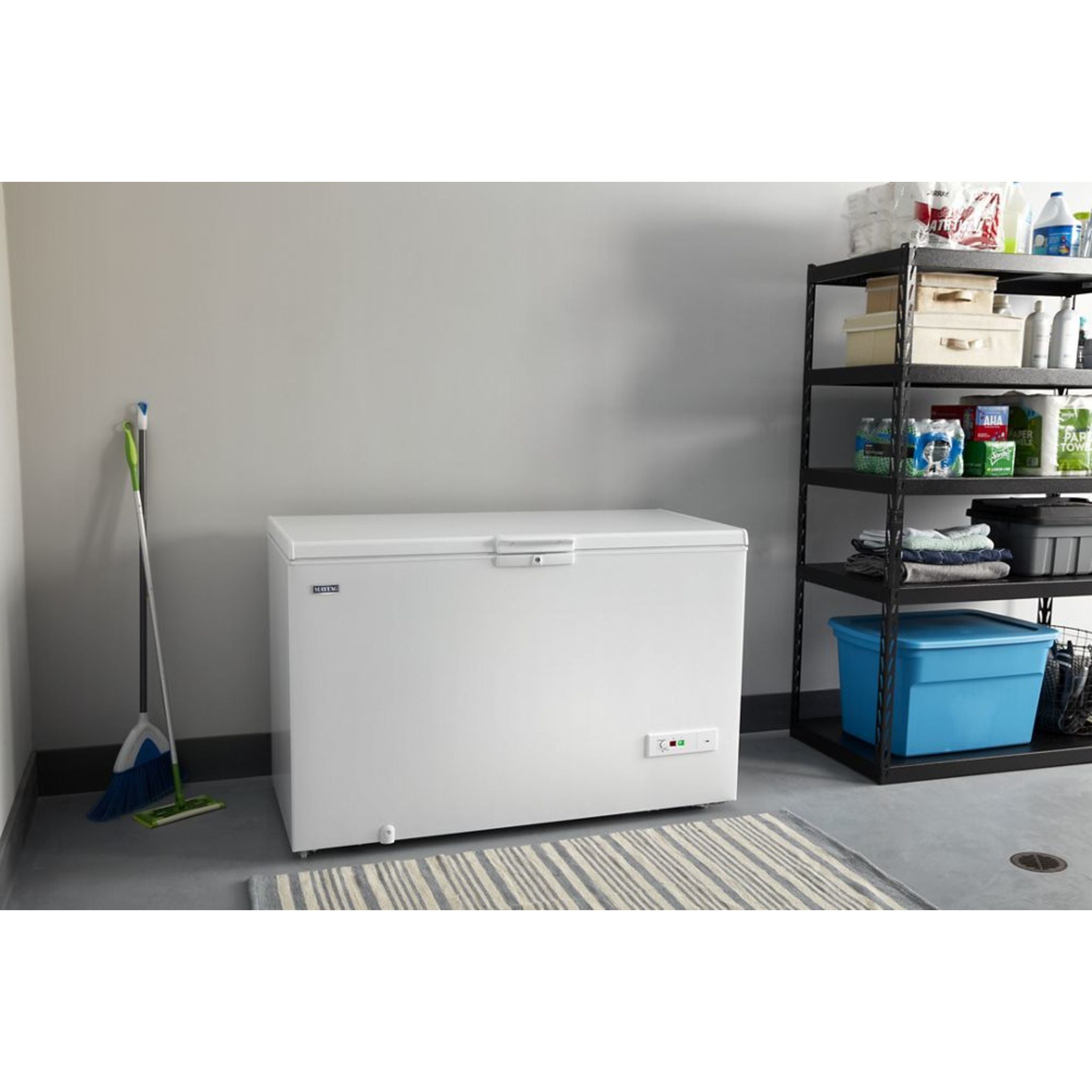Amana AZC5216LW 7.0 Cu. Ft. Chest Freezer in White - Energy Efficient, Deep Freeze Storage for Home, Garage, or Basement - Perfect for Bulk Food, Meat, and Frozen Goods
