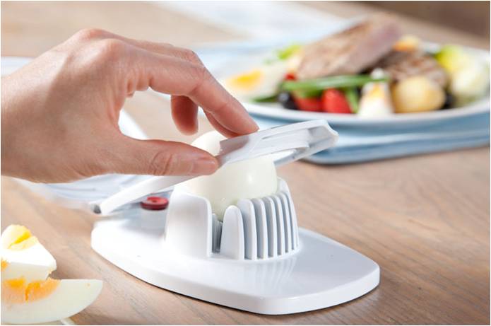 Zyliss Egg Cutter - Non-Slip Egg Slicer & Wedger with Built-in Shell Piercer | Perfect for Salads, Sandwiches & Garnishing