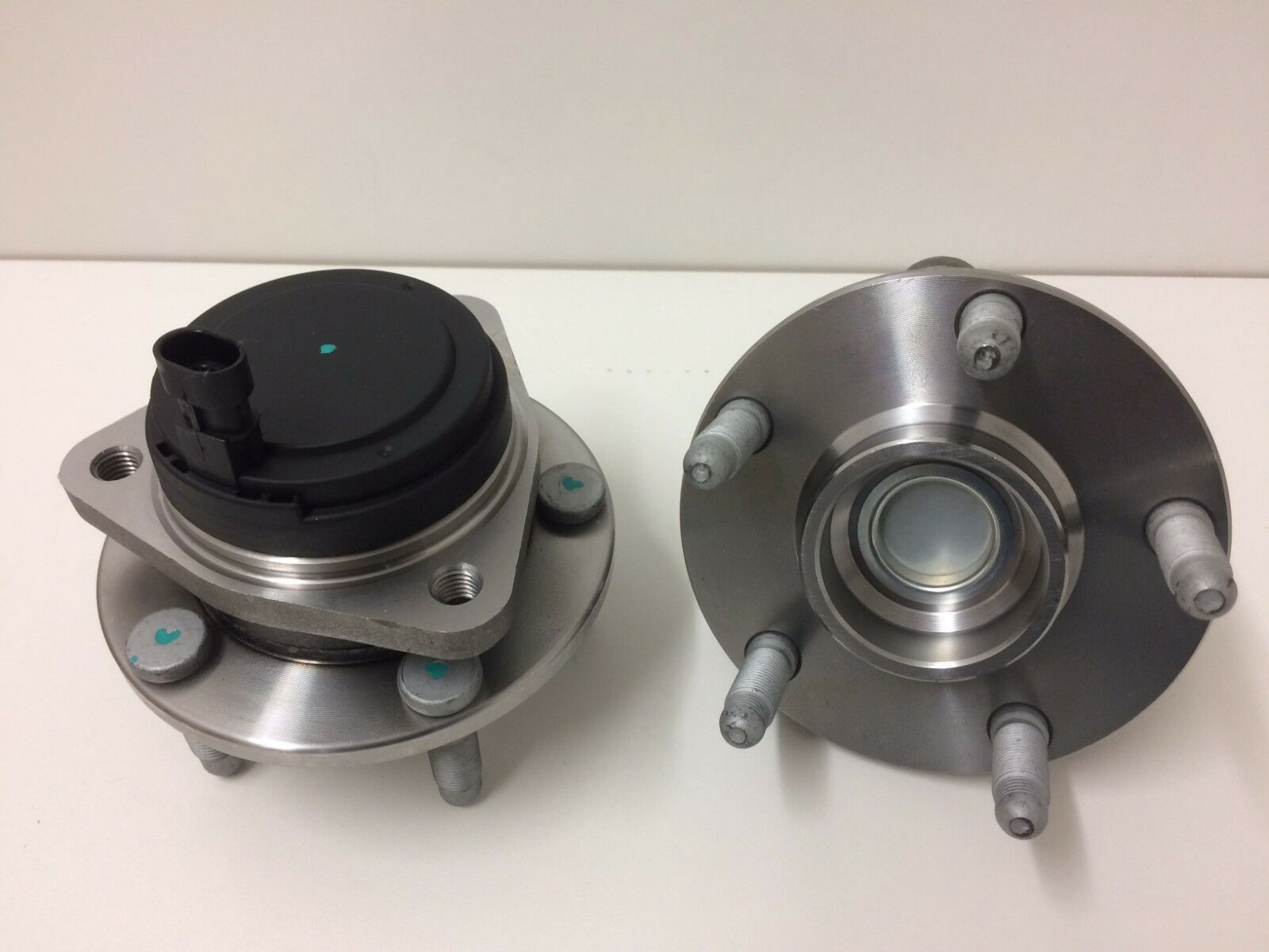 Holden Commodore VE Statesman WM 2007-2013 Front Wheel Hub and Bearing Pair - Replacement Parts for Smooth Driving & Enhanced Safety