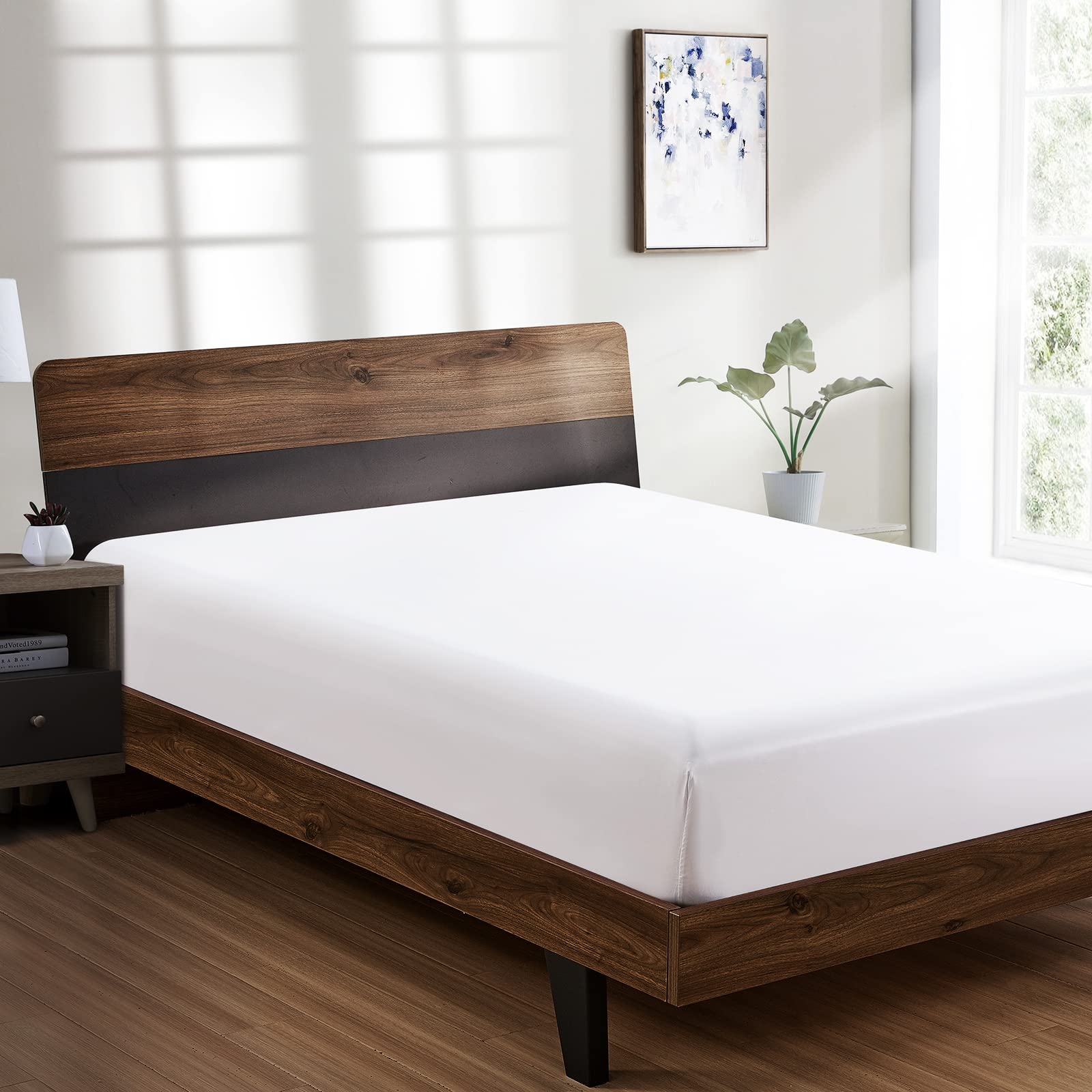Premium King Size Fitted Sheet - Hotel Quality Ultra Soft Brushed Microfiber - Deep Pocket Cooling Bed Sheets for King Bed - Breathable & Wrinkle Resistant - Perfect for Master Bedroom, Guest Room & Vacation Homes (White)