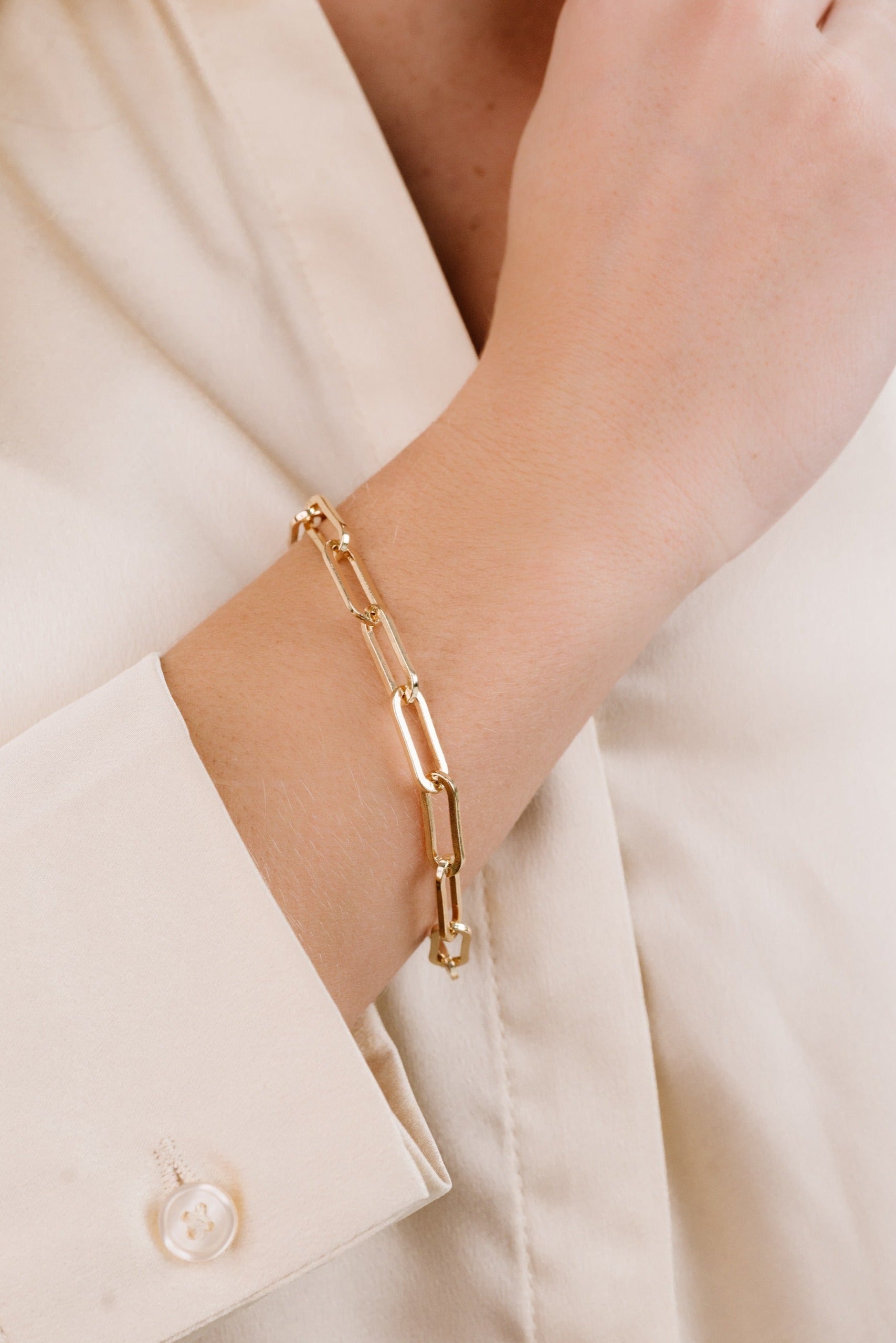 Stylish Interlinked Chain Bracelet for Women - Trendy Layered Jewelry for Everyday Wear & Special Occasions