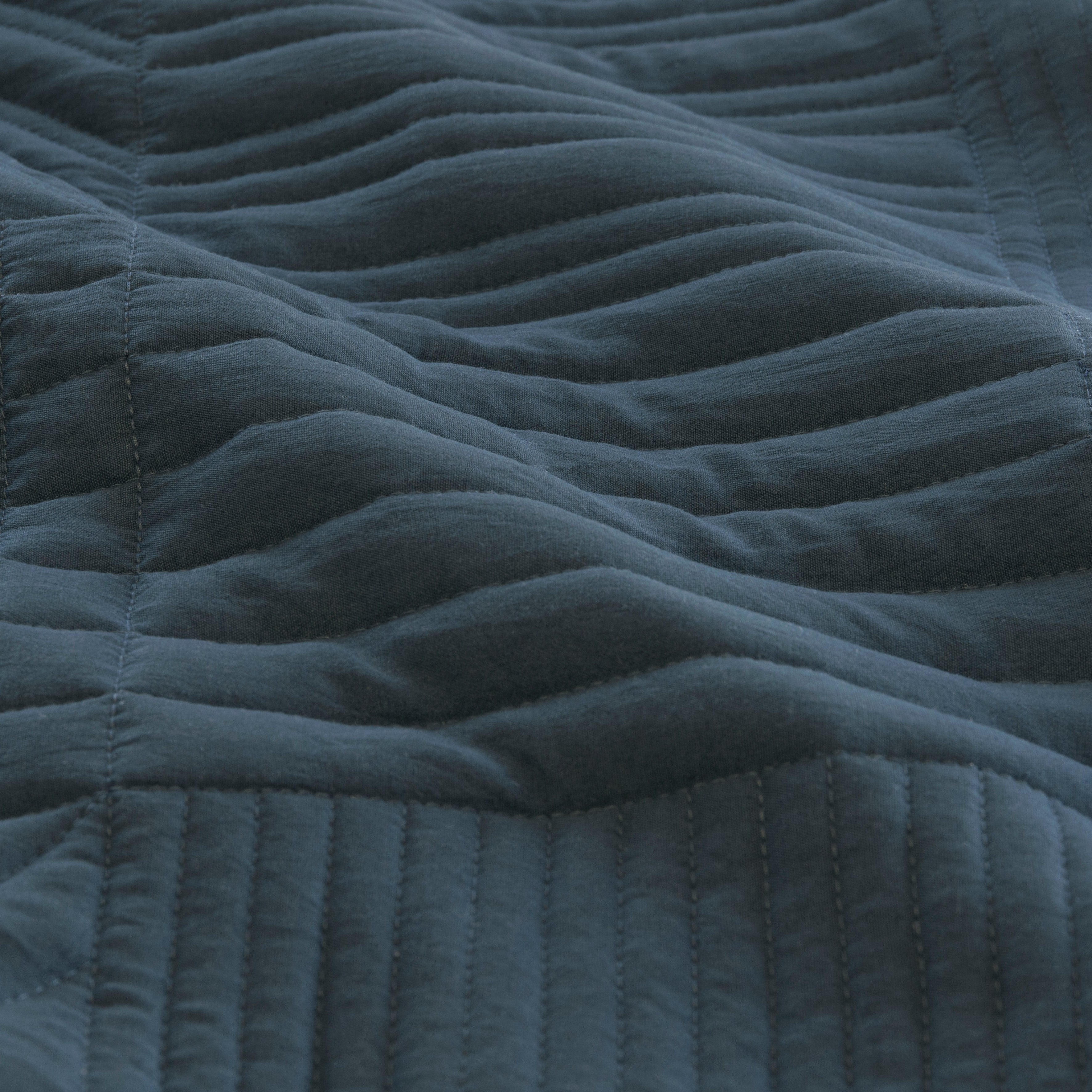 Ardor Finley Navy Quilted Coverlet Set - Queen Size Bedspread with Matching Shams, Luxury Quilted Bedding for Cozy Bedroom Decor | Perfect for Master Bedroom, Guest Room & Airbnb Styling