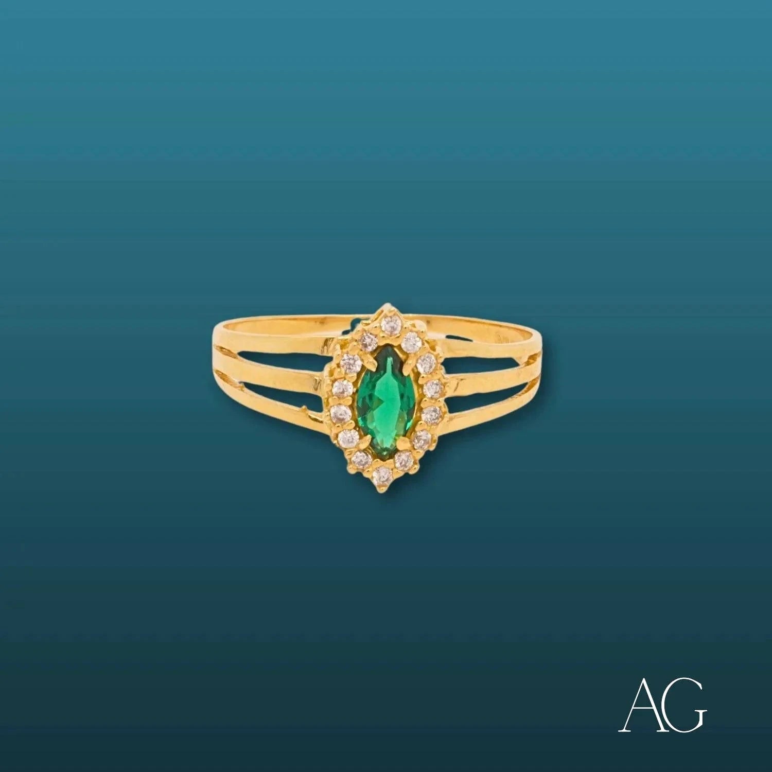 18K Gold Marquise Green Emerald Ring for Women - Elegant Statement Jewelry for Weddings, Parties & Special Occasions