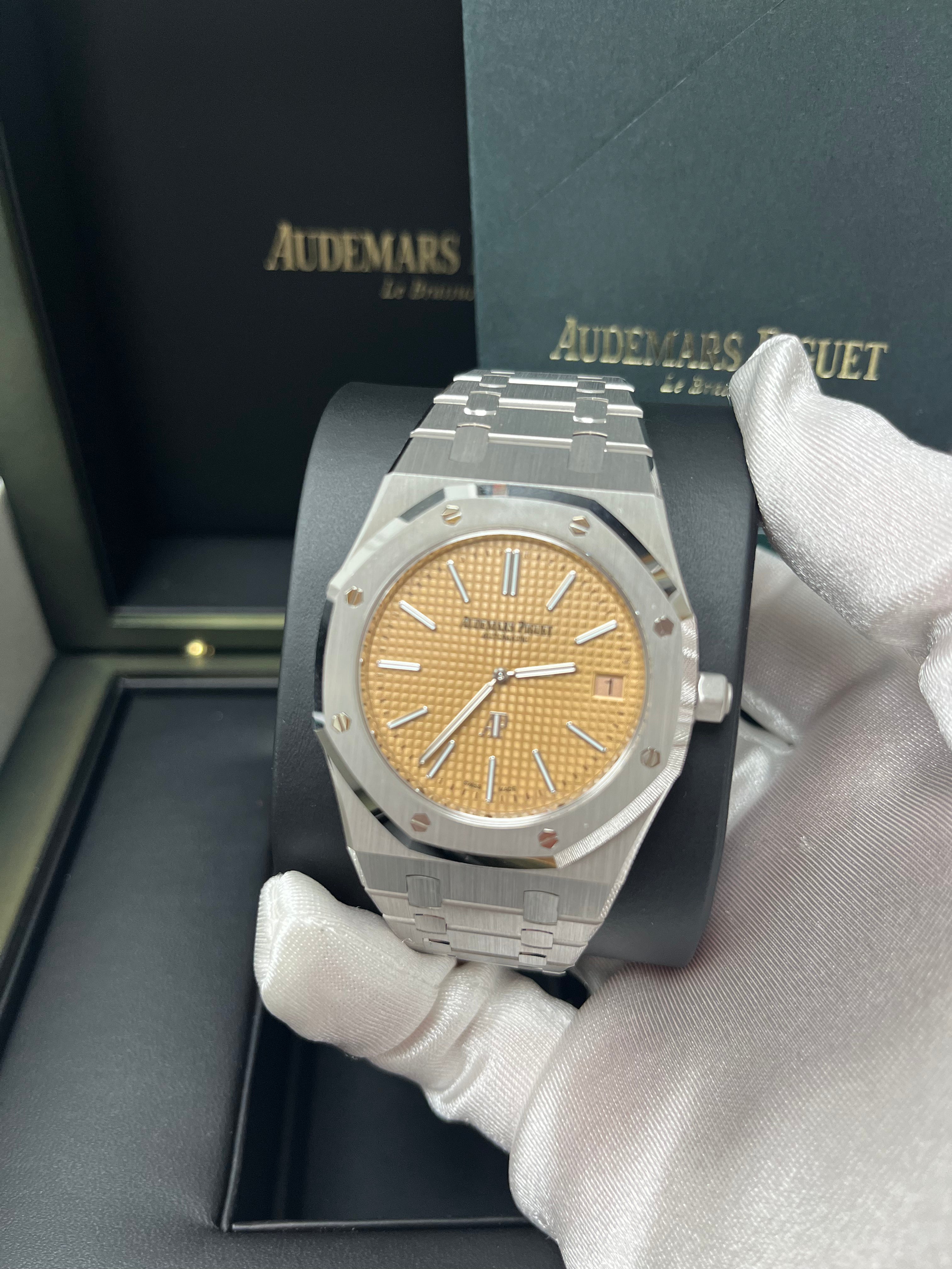 Audemars Piguet Royal Oak Jumbo 15202BC 18K White Gold Ultra-Thin Watch with Salmon Dial - Luxury Dress Watch for Men, Perfect for Formal Events & Business Occasions