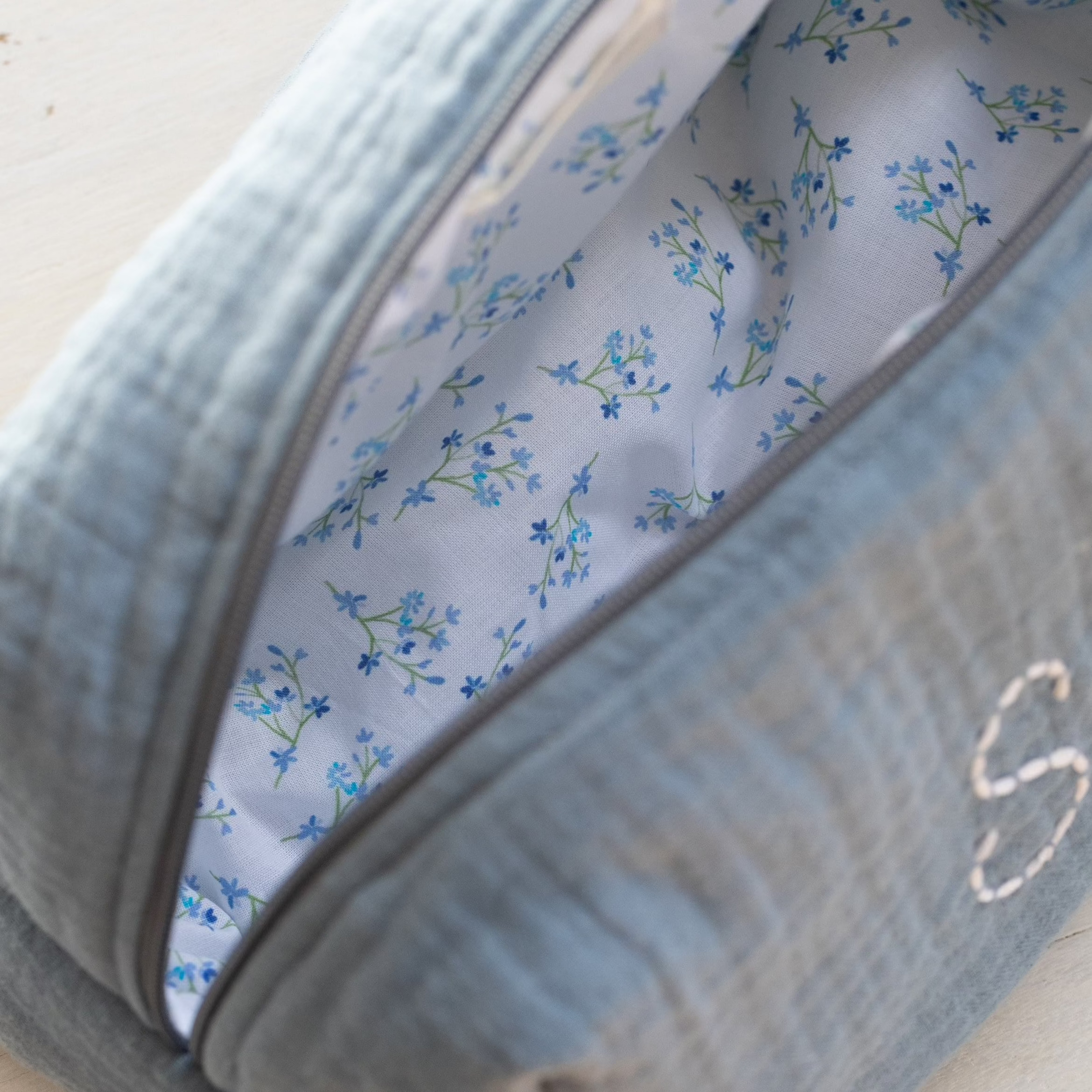 Premium Travel Toiletry Bag - Dark Blue Waterproof Cosmetic Organizer for Men & Women - Perfect for Gym, Camping, and Business Trips