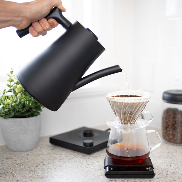 Varia Aura Electric Spouted Kettle - Fast Boiling, Auto Shut-Off, Cordless Design for Tea, Coffee & Pour Over Brewing - Perfect for Home, Office & Kitchen Use