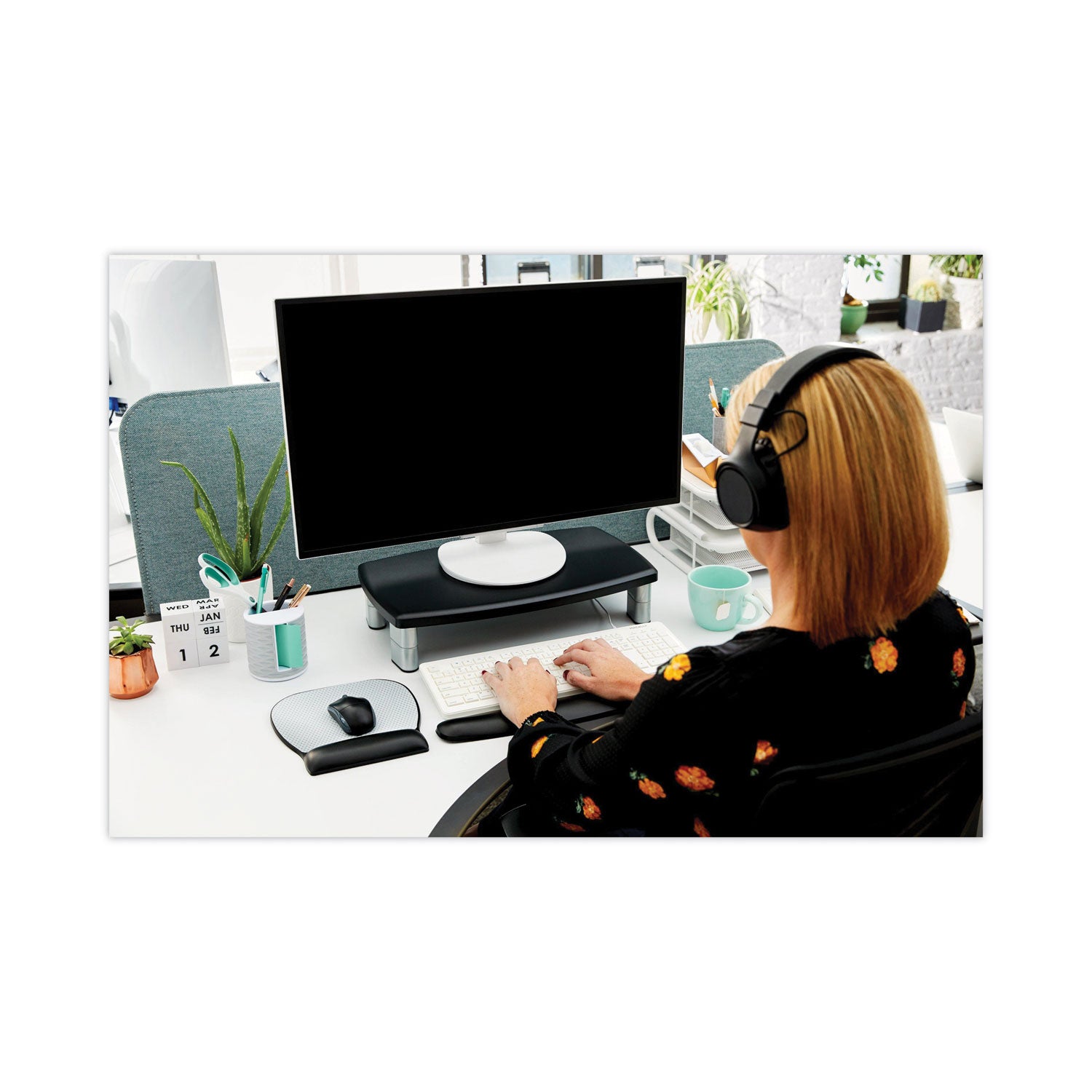 3M™ Extra Wide Adjustable Monitor Stand - 20