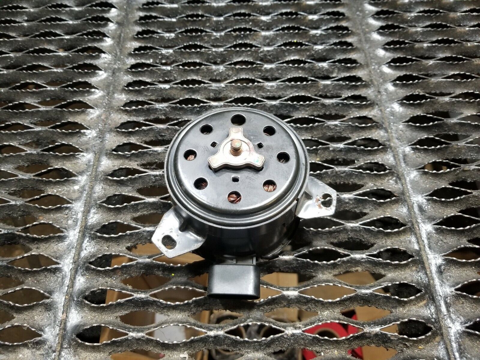 2005-2009 Ford Mustang 4.0L Radiator Cooling Fan Motor OEM Replacement Part 44K - Perfect for Engine Cooling System Repair & Performance Upgrade